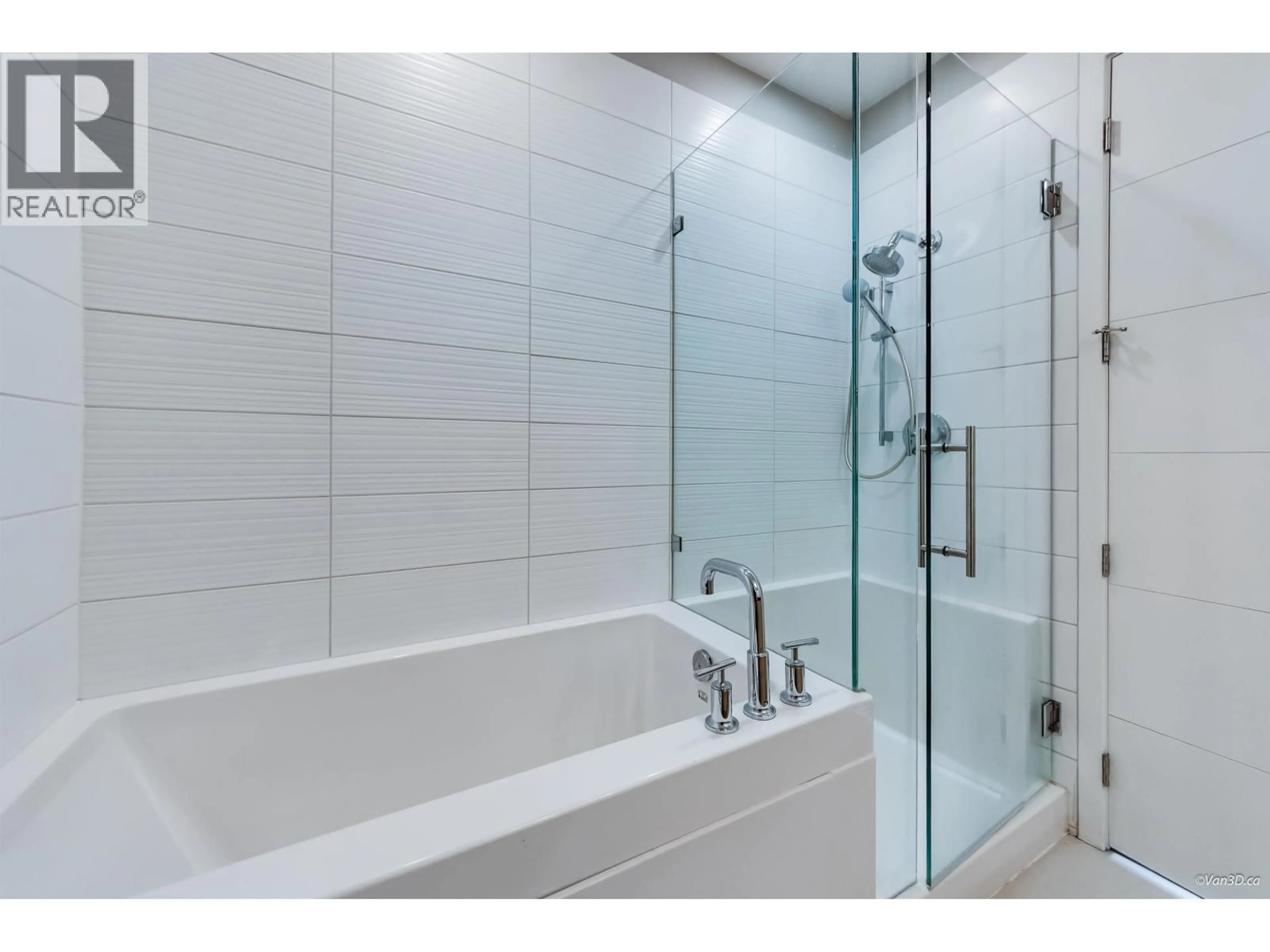 Contemporary bathroom, ceramic/tile floor for 412 - 260 SALTER STREET, New Westminster British Columbia V3M0J4