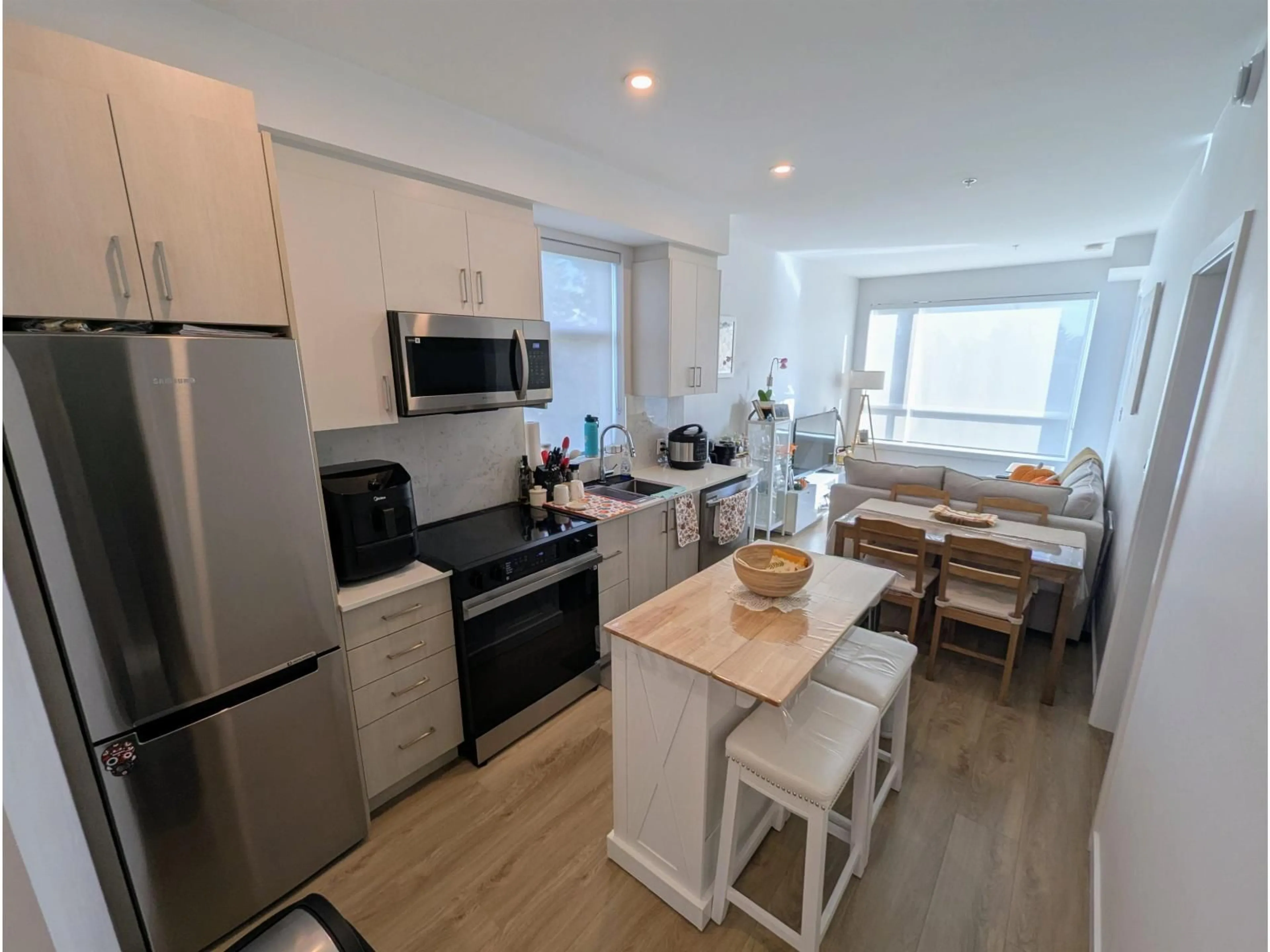 Open concept kitchen, unknown for E504 - 13858 108, Surrey British Columbia V3T2K8