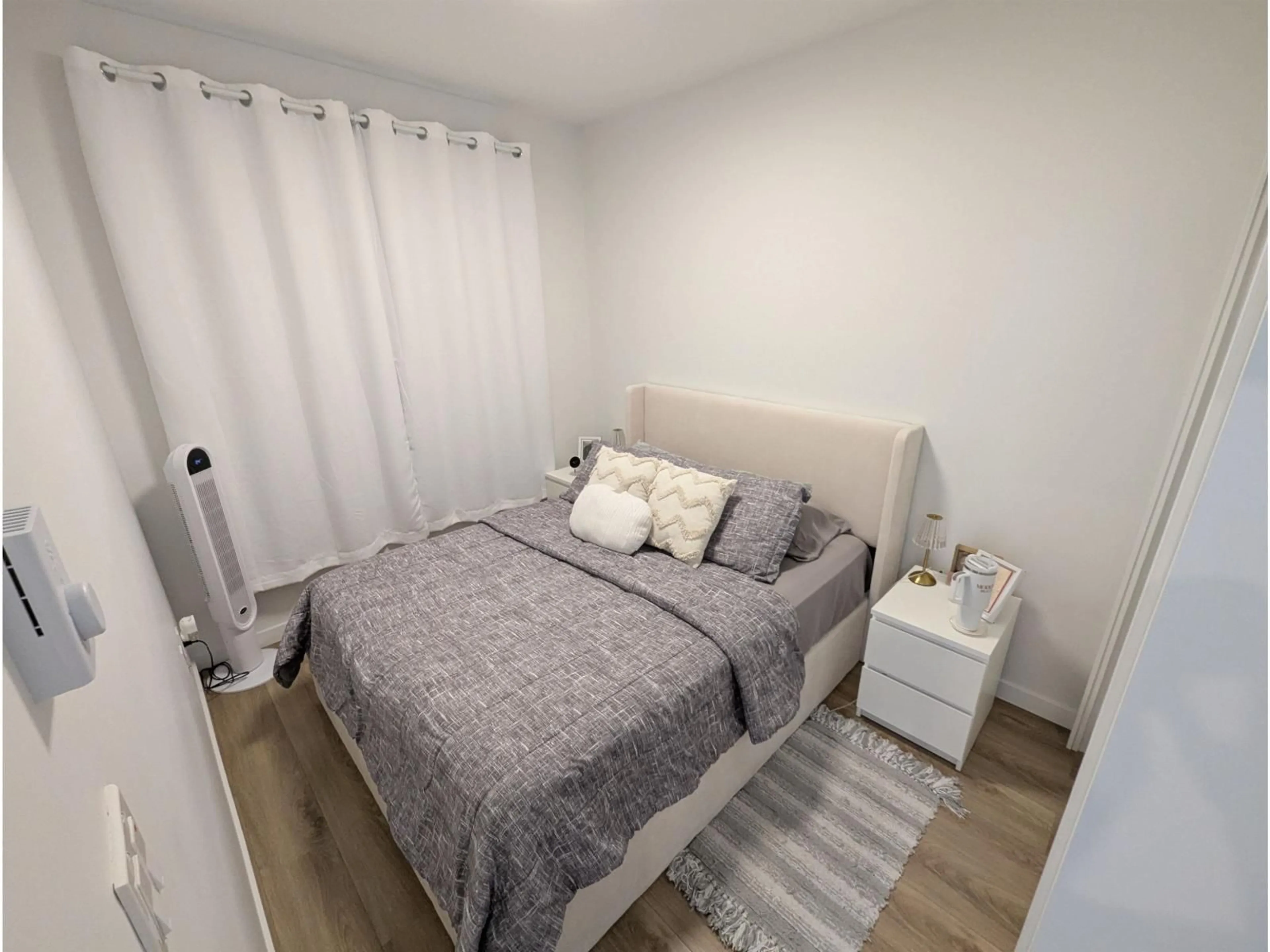 Bedroom with bed, unknown for E504 - 13858 108, Surrey British Columbia V3T2K8