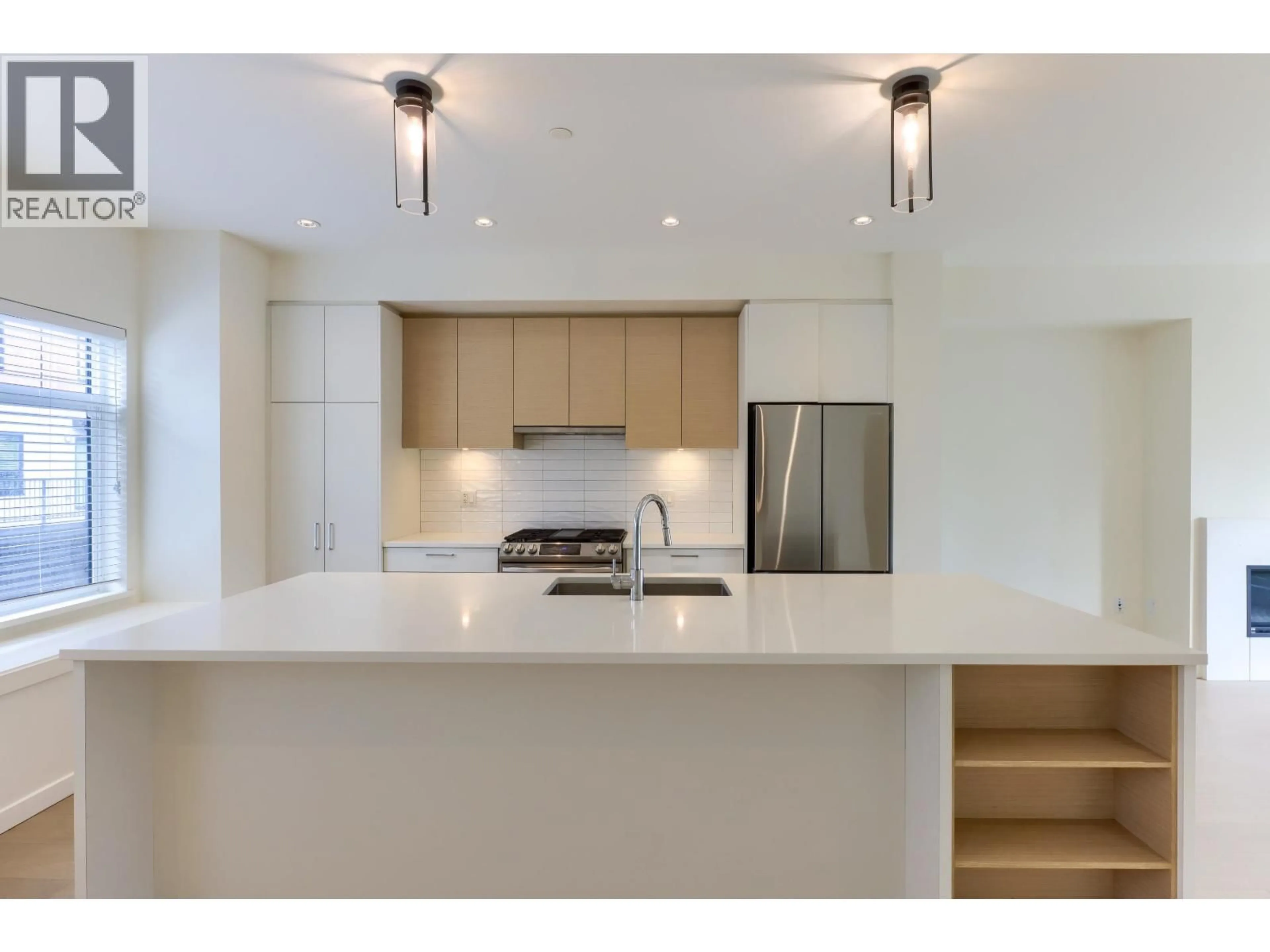 Open concept kitchen, unknown for 6 - 629 SOUTH DYKE ROAD, New Westminster British Columbia V3M0N3