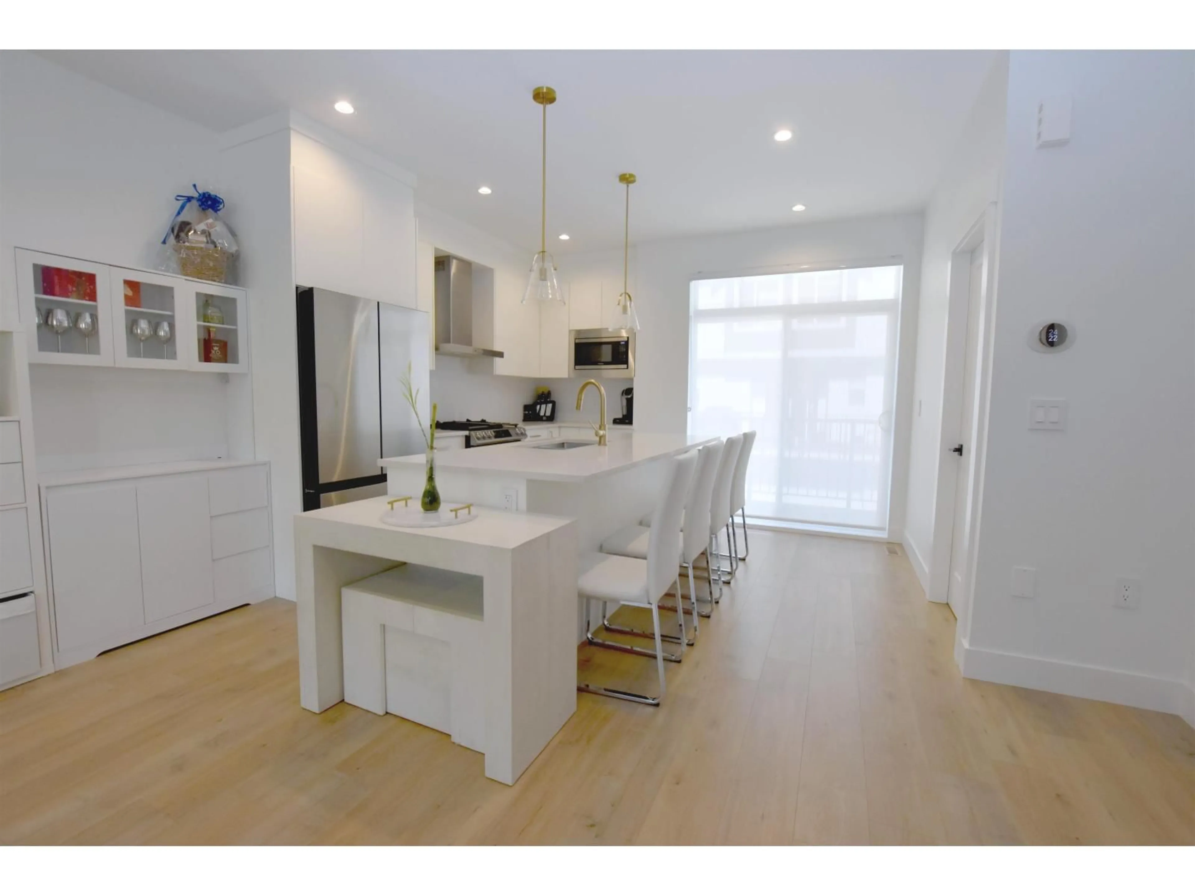Open concept kitchen, ceramic/tile floor for 12 - 17458 100, Surrey British Columbia V4N6X1