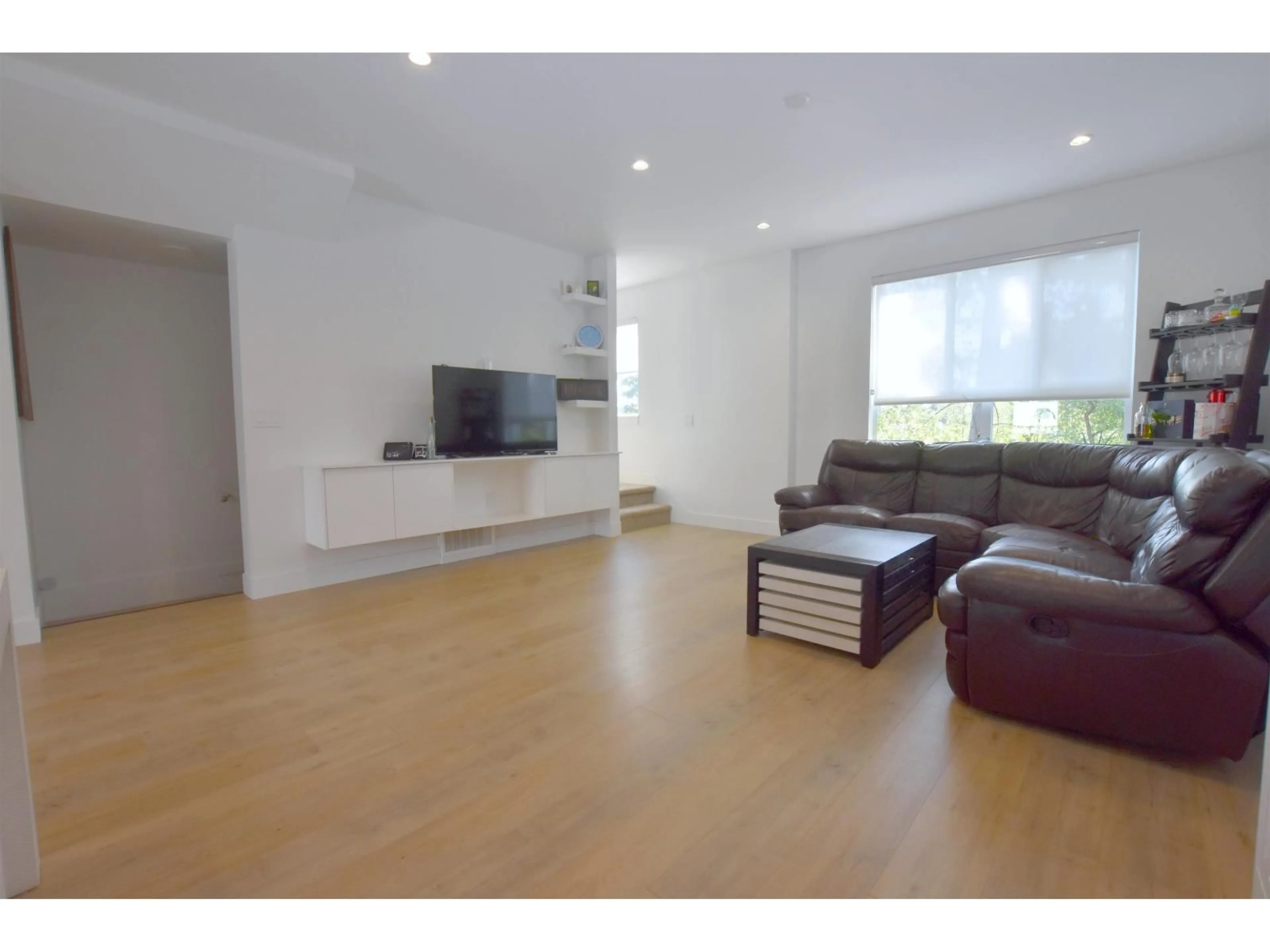 Living room with furniture, wood/laminate floor for 12 - 17458 100, Surrey British Columbia V4N6X1