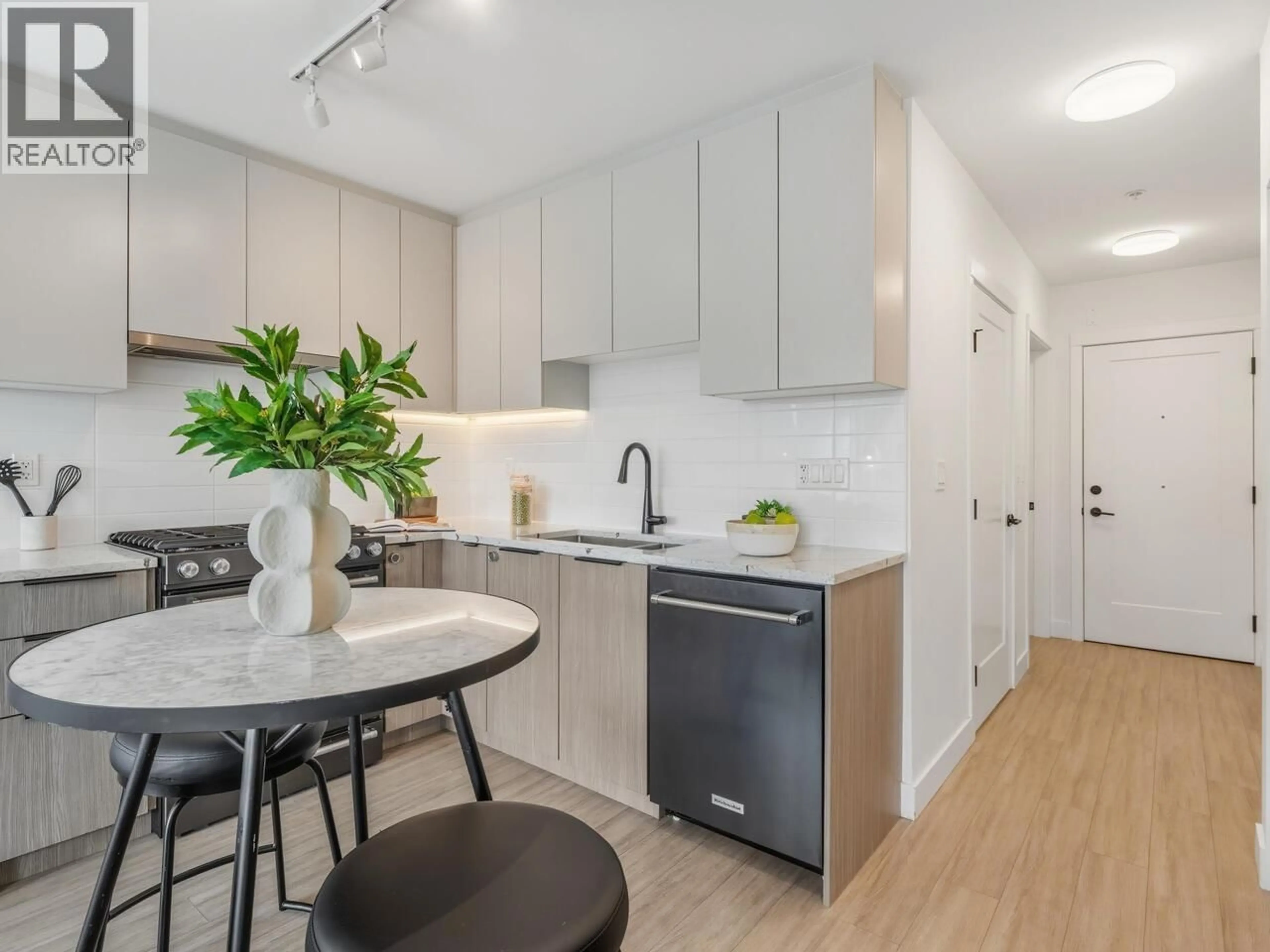 Standard kitchen, unknown for 208 - 2408 GRANT STREET, Vancouver British Columbia V5K3G4