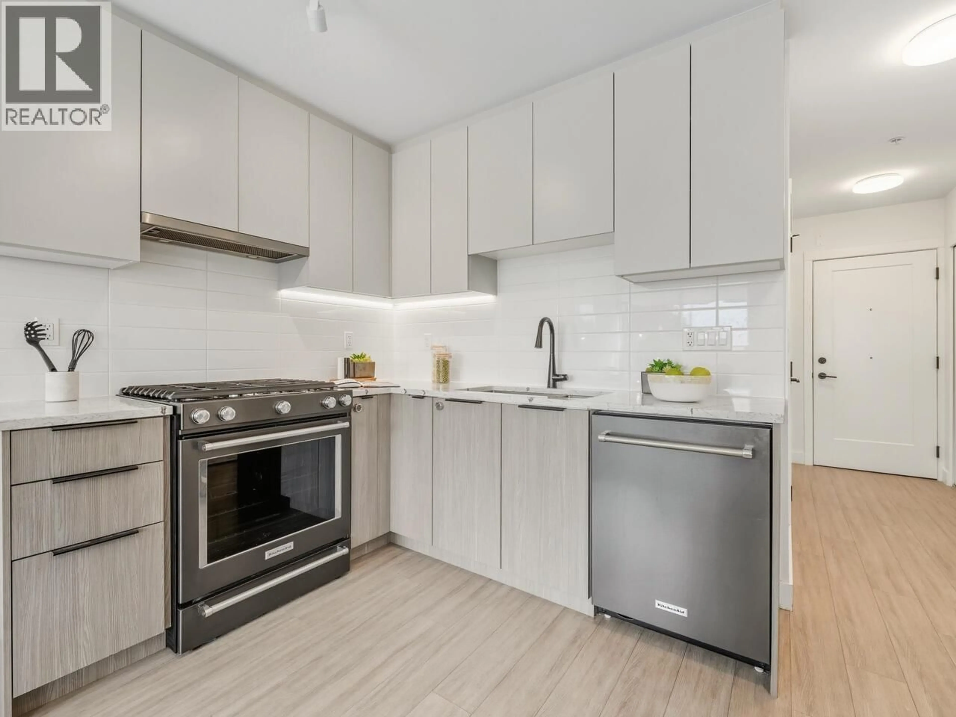 Unknown for 208 - 2408 GRANT STREET, Vancouver British Columbia V5K3G4