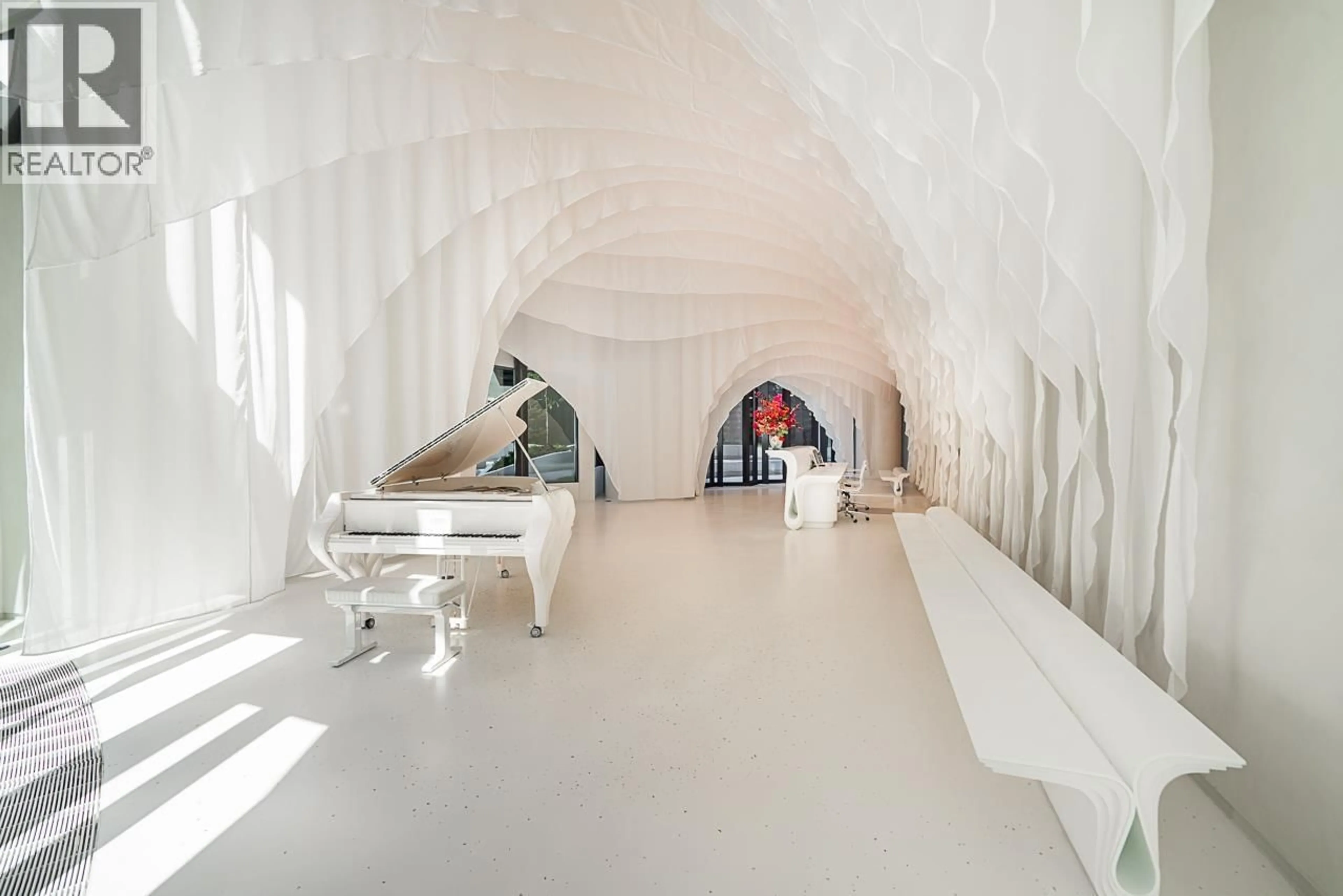 Indoor foyer for 703 - 1033 NELSON STREET, Vancouver British Columbia V6E0E5