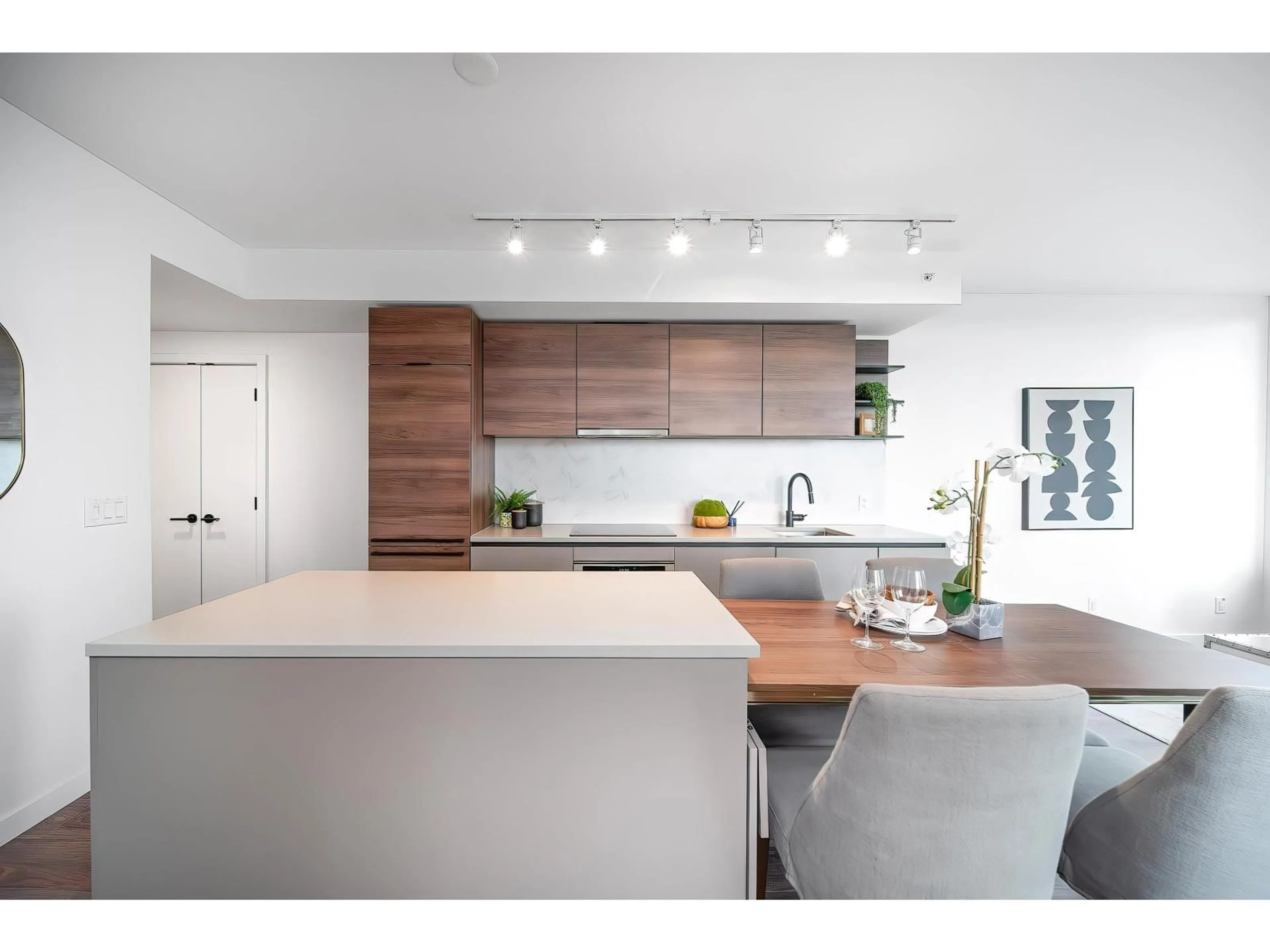 Open concept kitchen, wood/laminate floor for 1308 - 10448 UNIVERSITY, Surrey British Columbia V3T0S7
