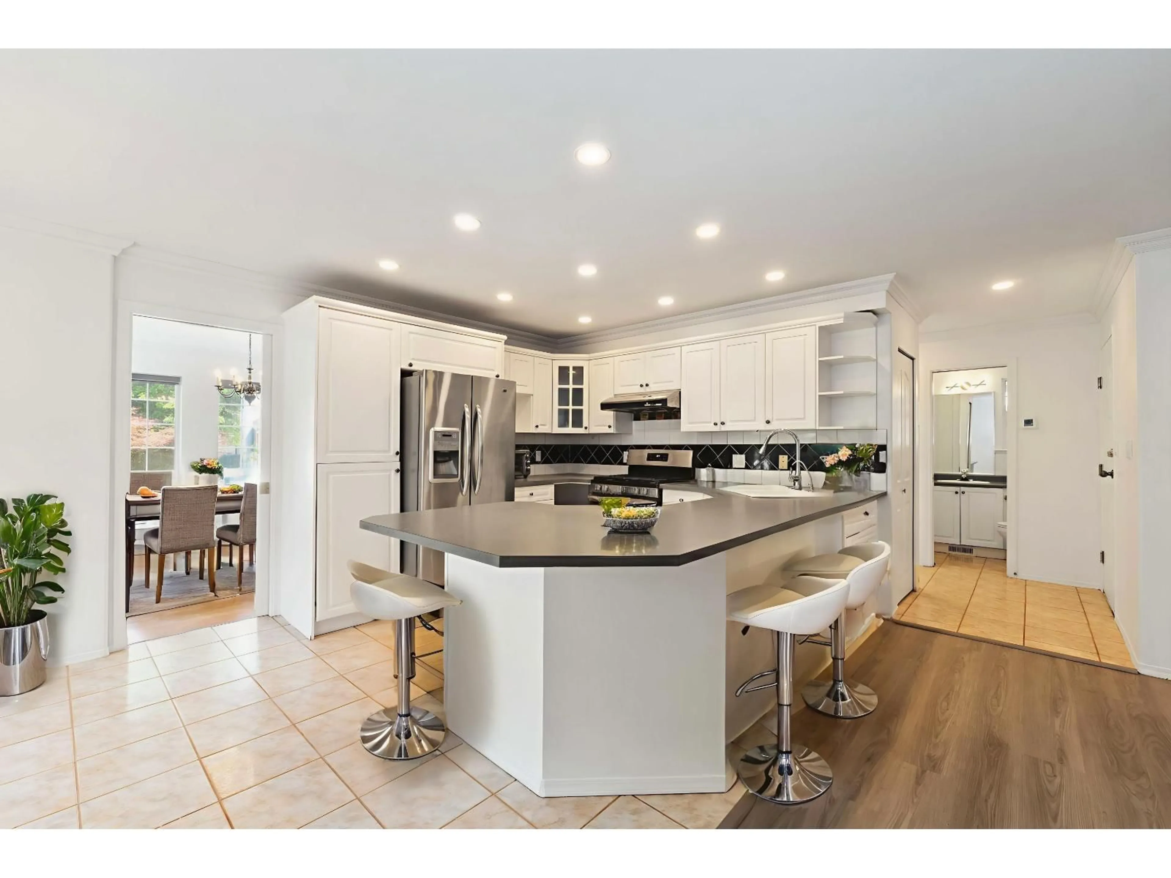 Open concept kitchen, ceramic/tile floor for 30759 CRESTVIEW, Abbotsford British Columbia V2T6R6