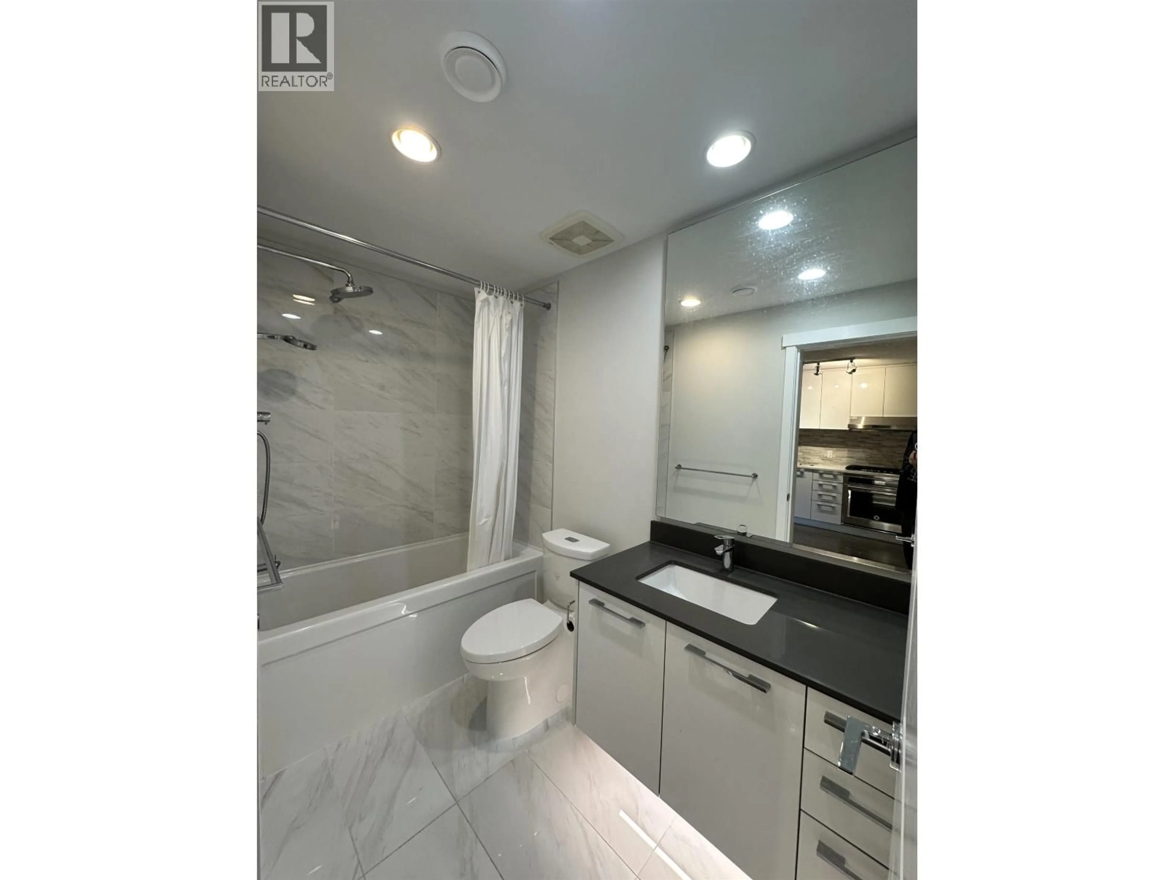 Standard bathroom, ceramic/tile floor for 122 - 9500 TOMICKI AVENUE, Vancouver British Columbia V6X0R9