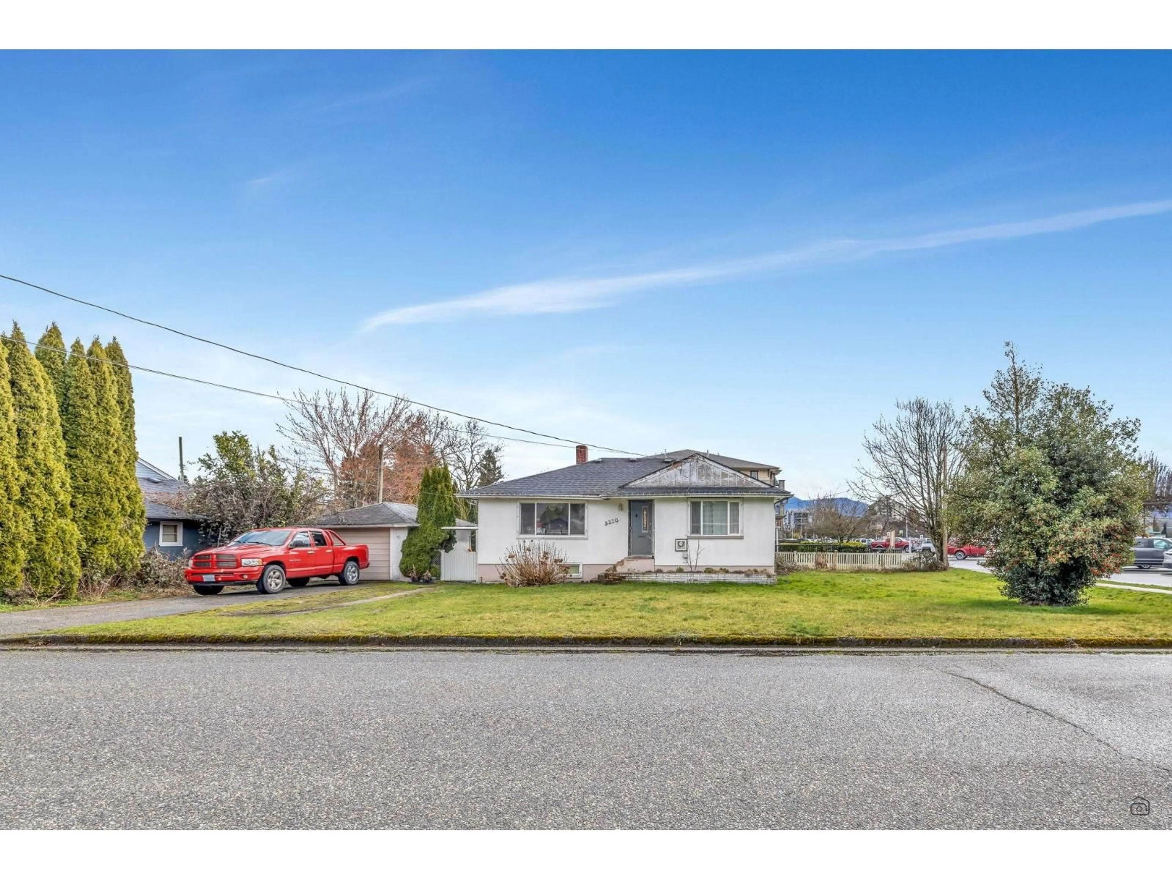 A pic from outside/outdoor area/front of a property/back of a property/a pic from drone, street for 9370 STANLEY STREET, Chilliwack British Columbia V2P3Y6