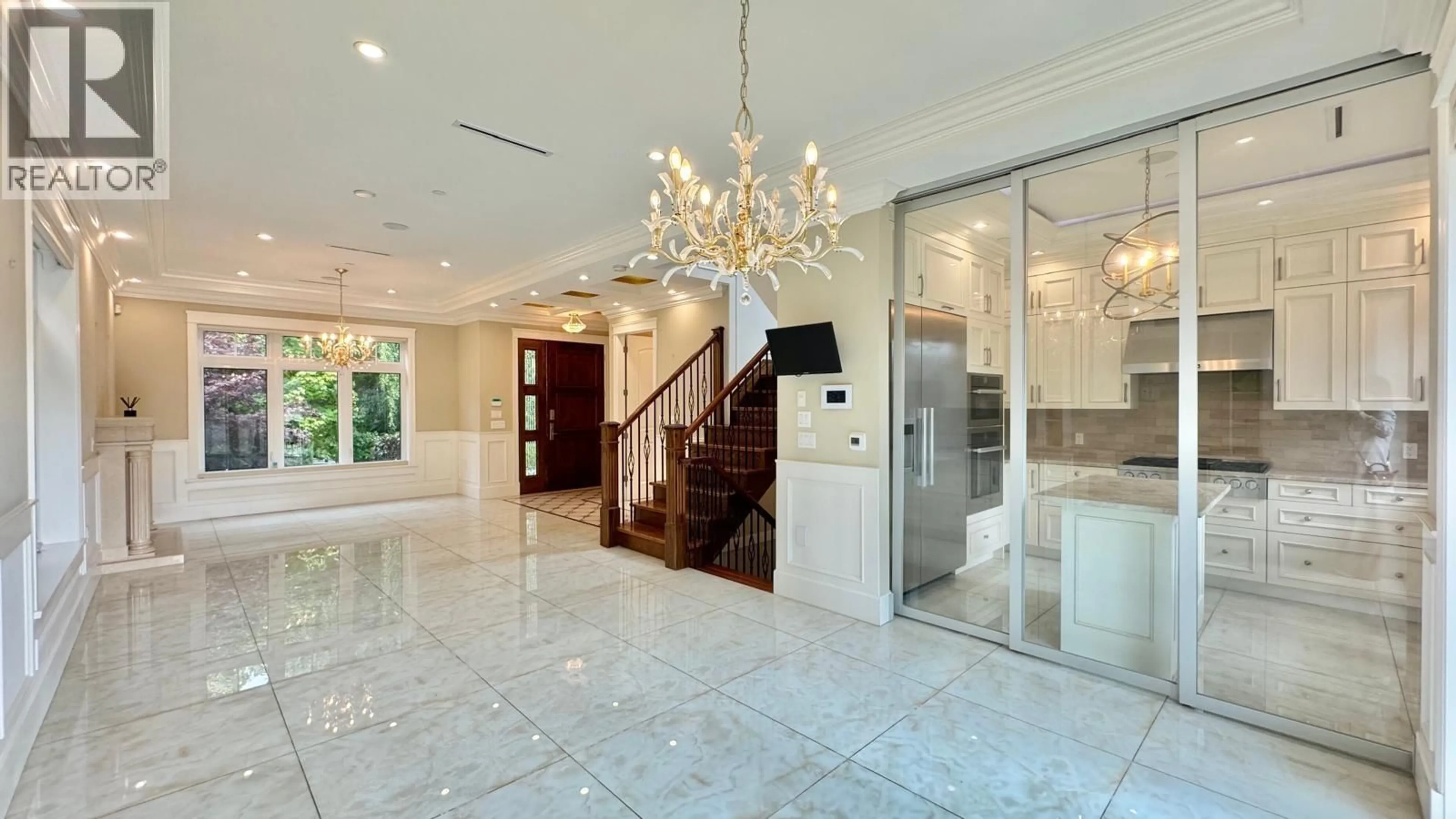 Indoor foyer for 4650 6TH AVENUE, Vancouver British Columbia V6R1V7