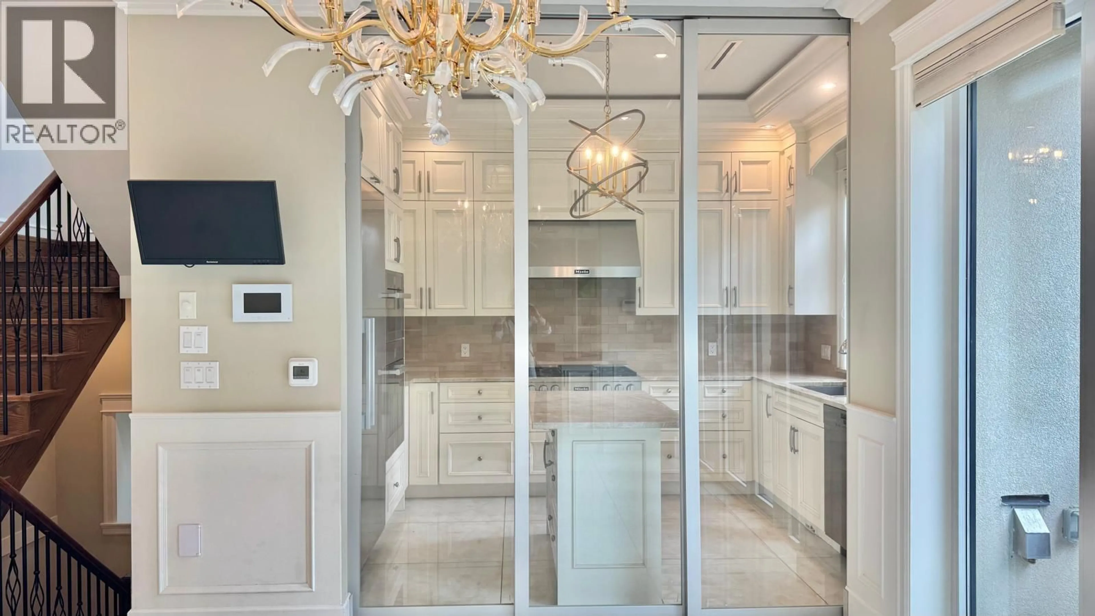 Contemporary bathroom, ceramic/tile floor for 4650 6TH AVENUE, Vancouver British Columbia V6R1V7