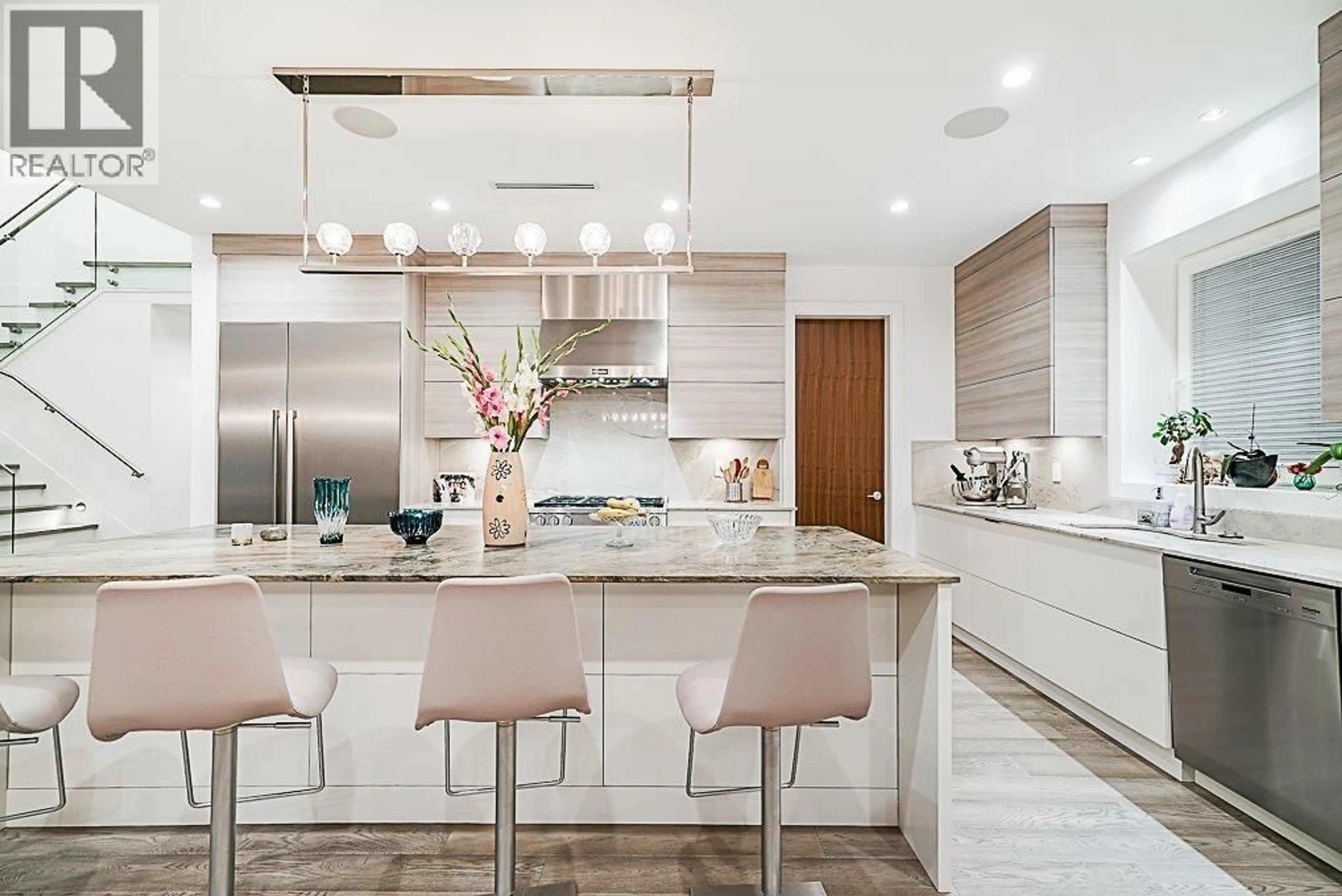 Contemporary kitchen, unknown for 4610 MARINE DRIVE, Burnaby British Columbia V5J3G2