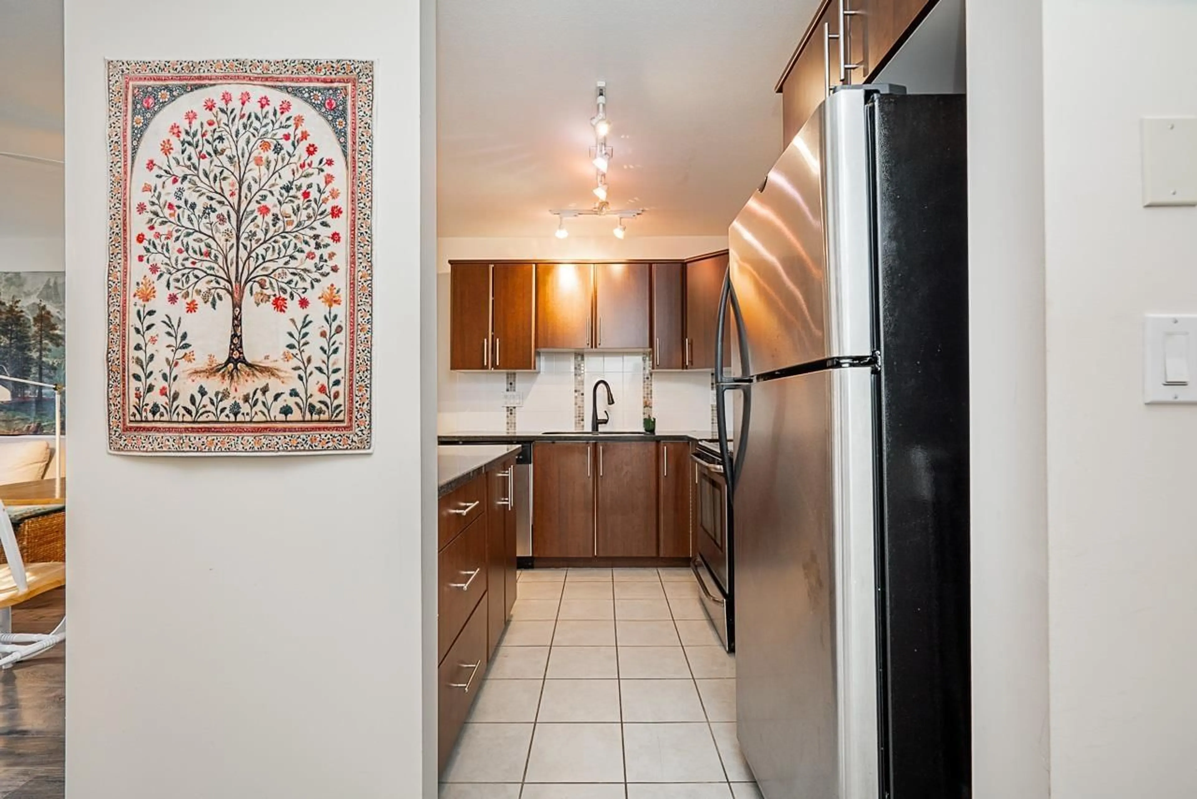 Standard kitchen, ceramic/tile floor for 309 - 19388 65, Surrey British Columbia V4N5S1
