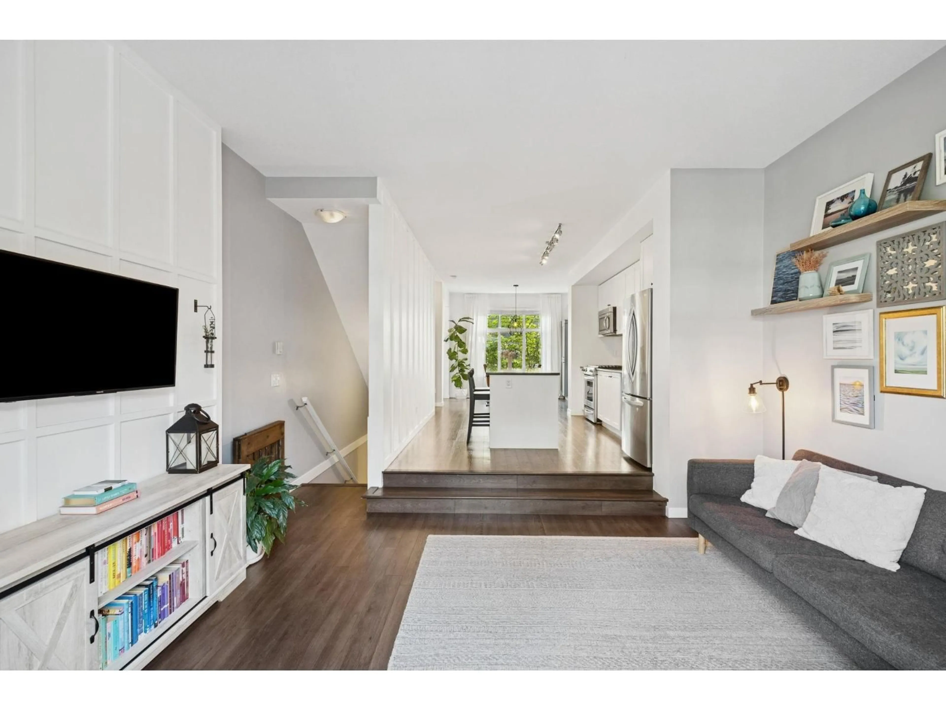 Indoor entryway for 4 - 277 171, Surrey British Columbia V3Z9P4