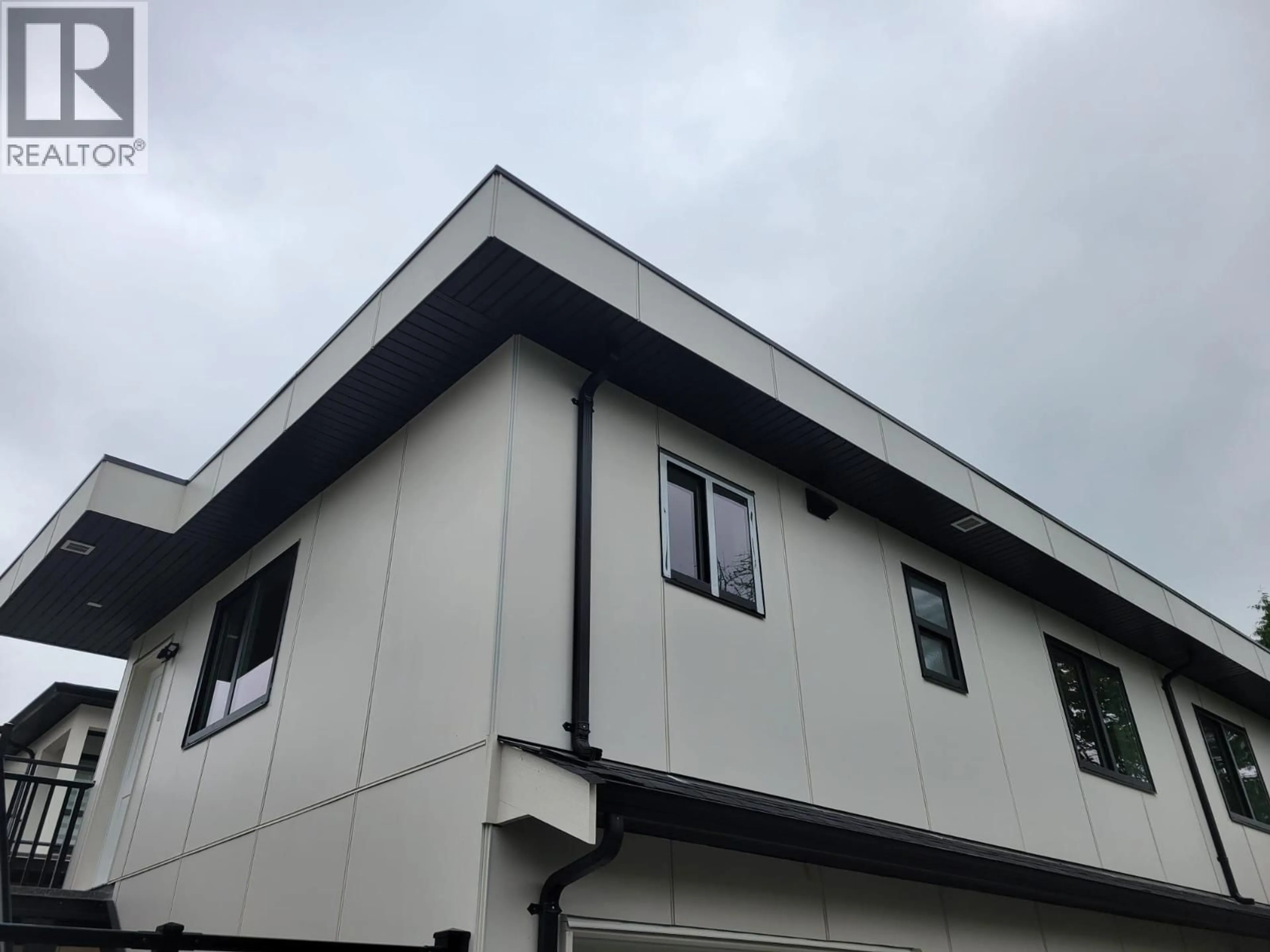 Home with vinyl exterior material, building for 4 - 6765 KITCHENER STREET, Burnaby British Columbia V5B2J8