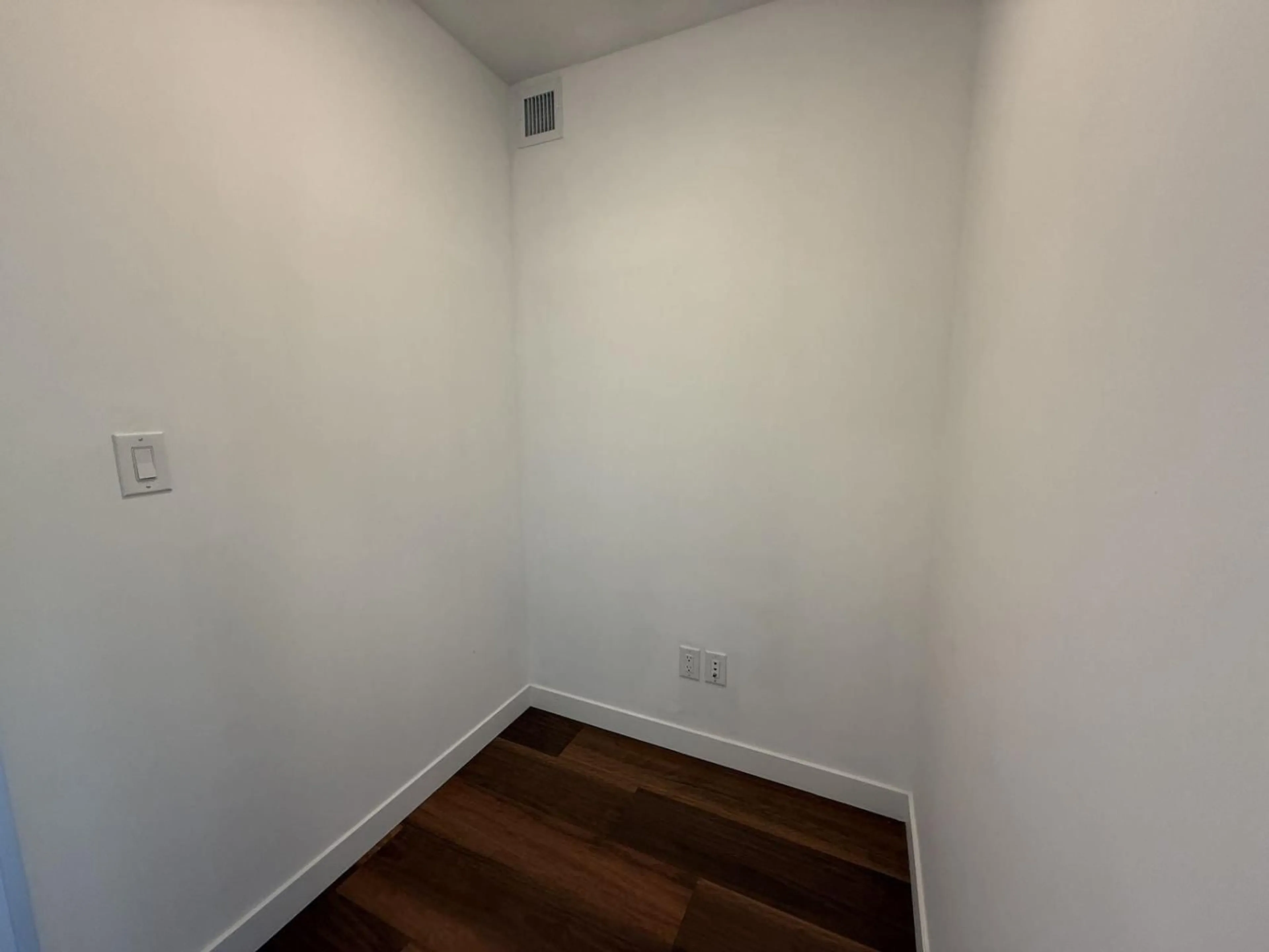 A pic of a room for 1412 - 13308 CENTRAL, Surrey British Columbia V3T0M4
