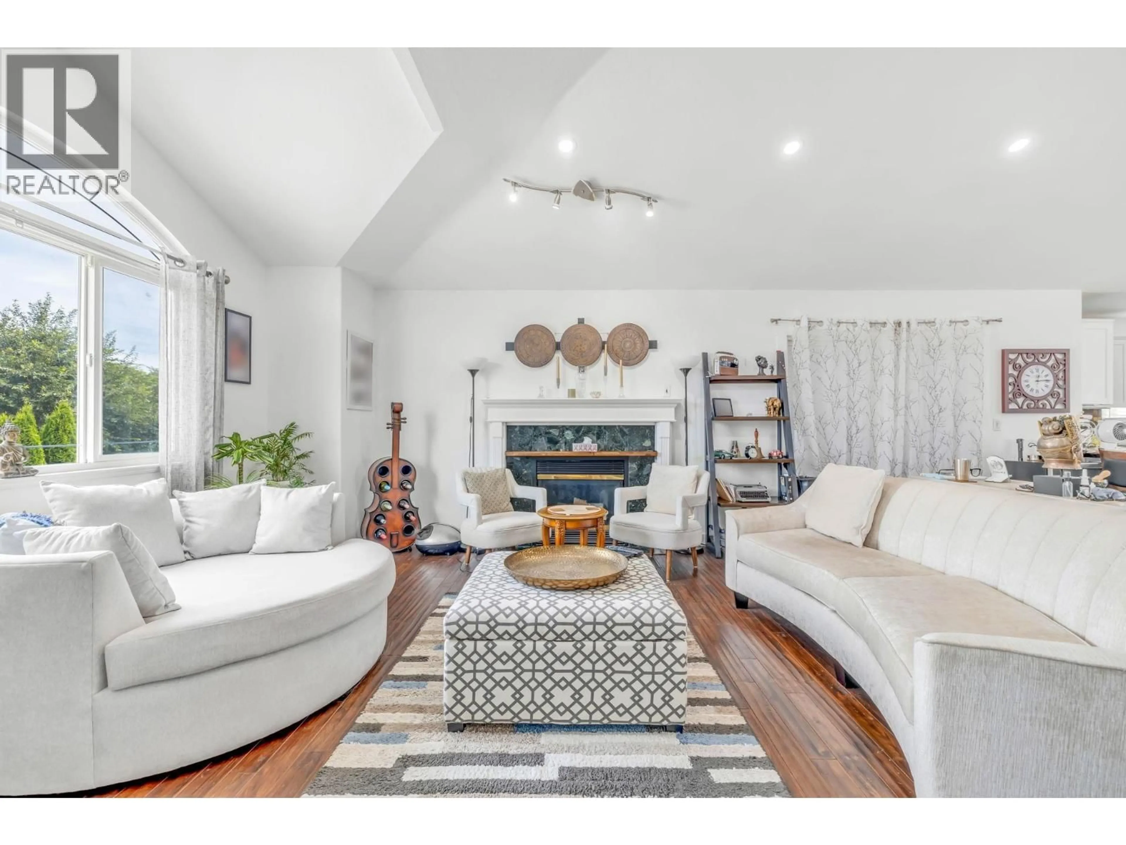 Living room with furniture, unknown for 20558 122 AVENUE, Maple Ridge British Columbia V2X2N6