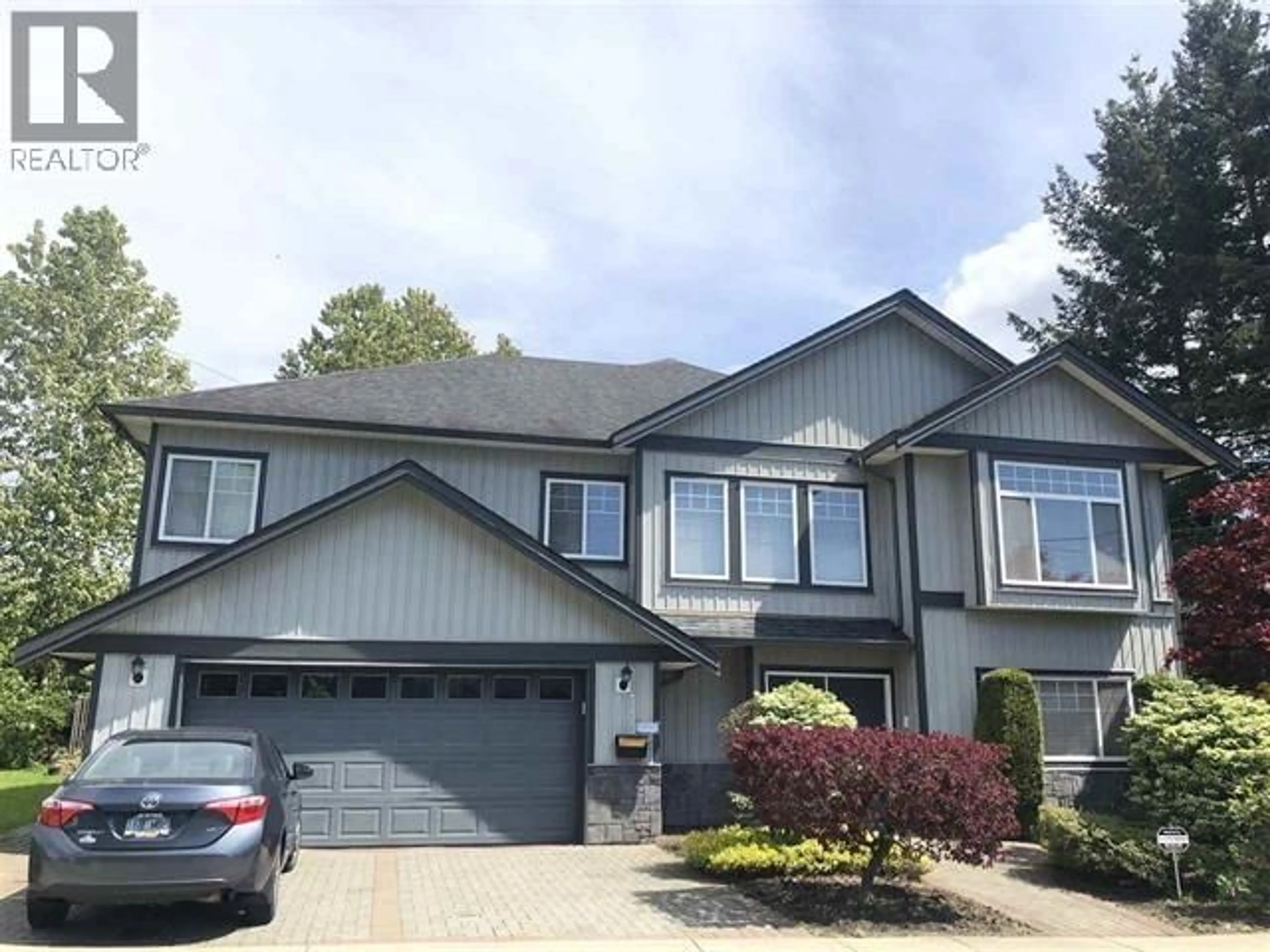 Home with vinyl exterior material, street for 333 DUNLOP STREET, Coquitlam British Columbia V3K3X3