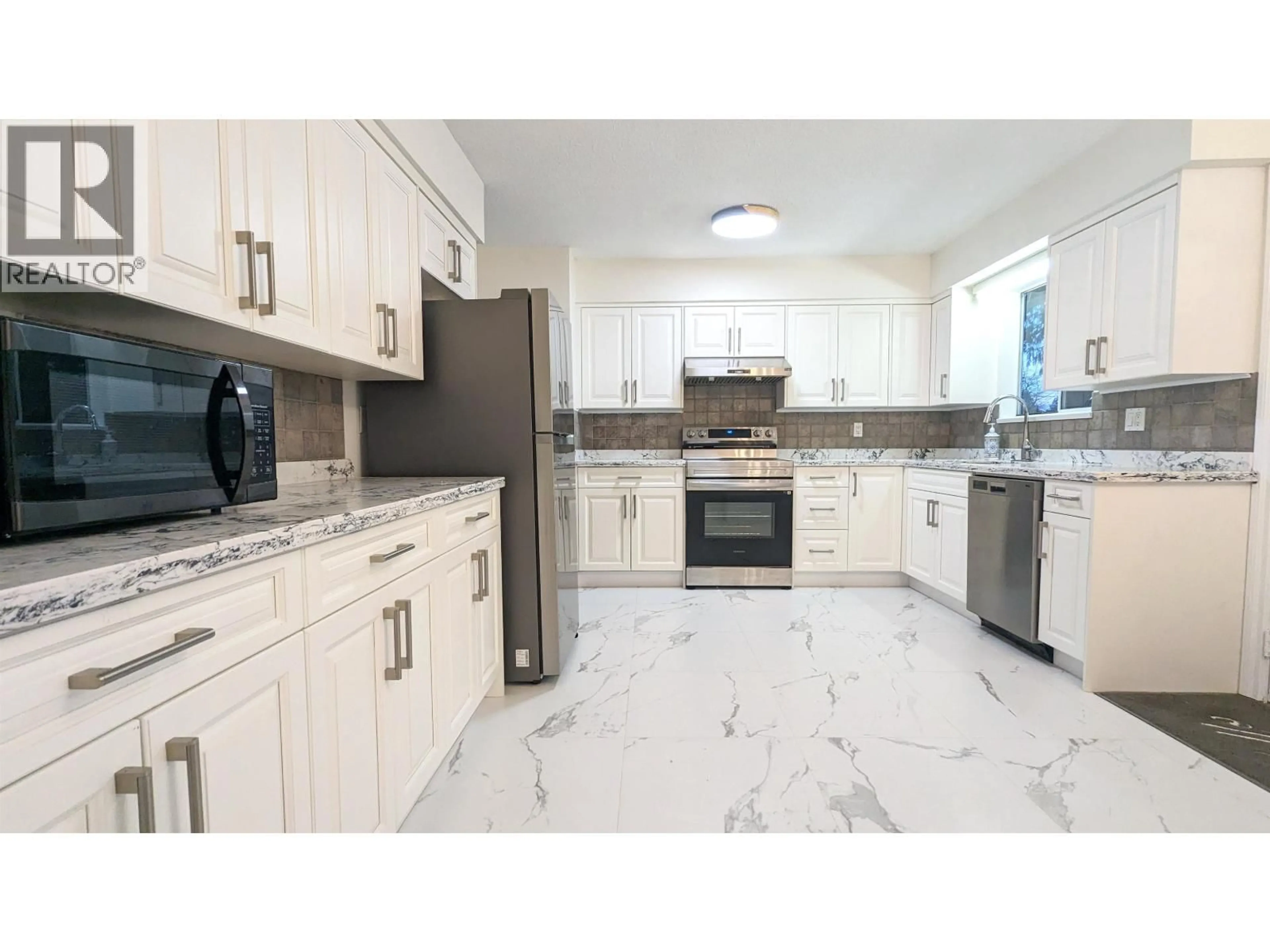 Open concept kitchen, ceramic/tile floor for 350 52A STREET, Delta British Columbia V4M2Z9