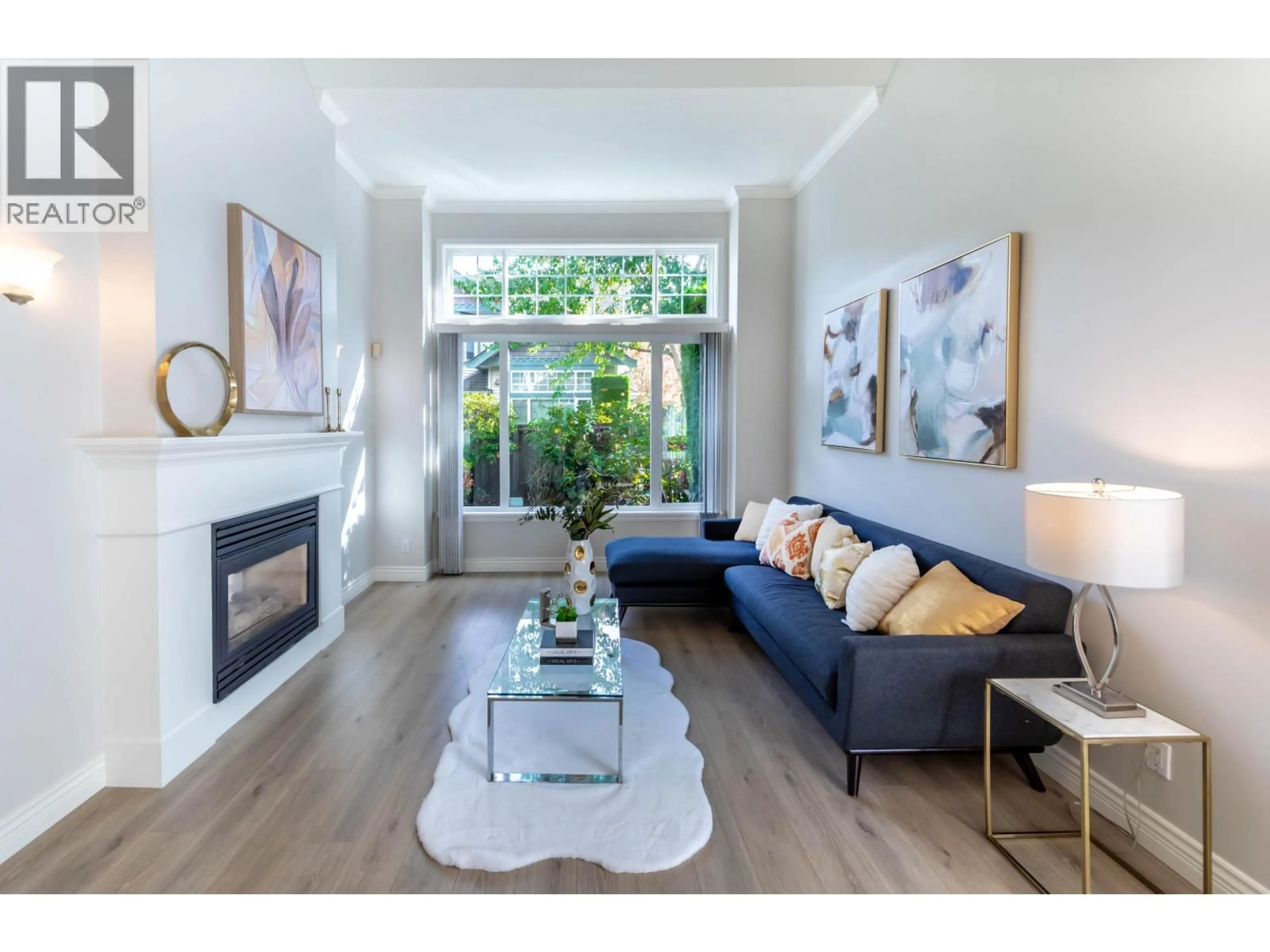 Living room with furniture, wood/laminate floor for 4 - 7600 BLUNDELL ROAD, Richmond British Columbia V6Y4E1