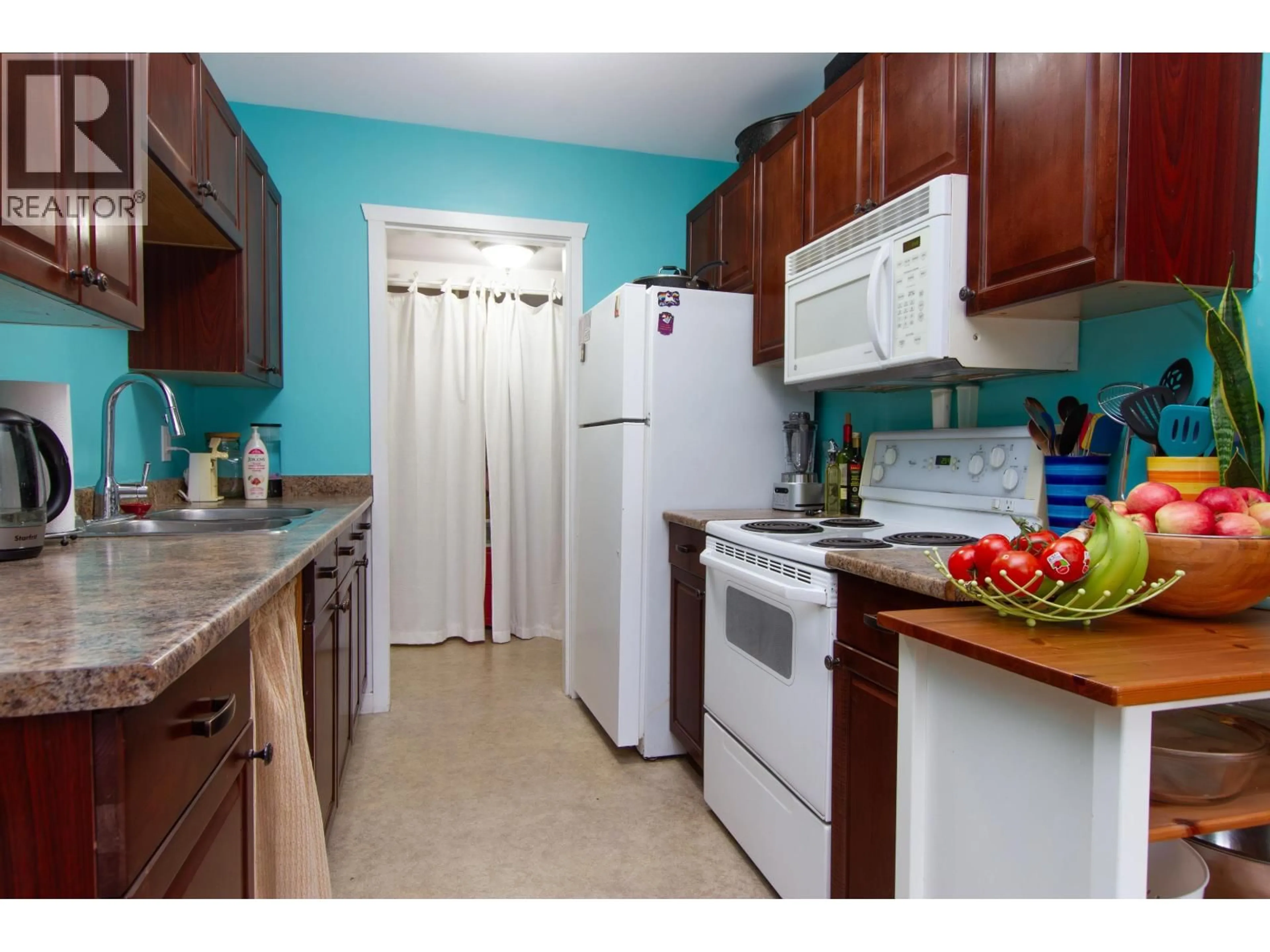 Standard kitchen, unknown for 35 - 38175 WESTWAY AVENUE, Squamish British Columbia V8B0A5