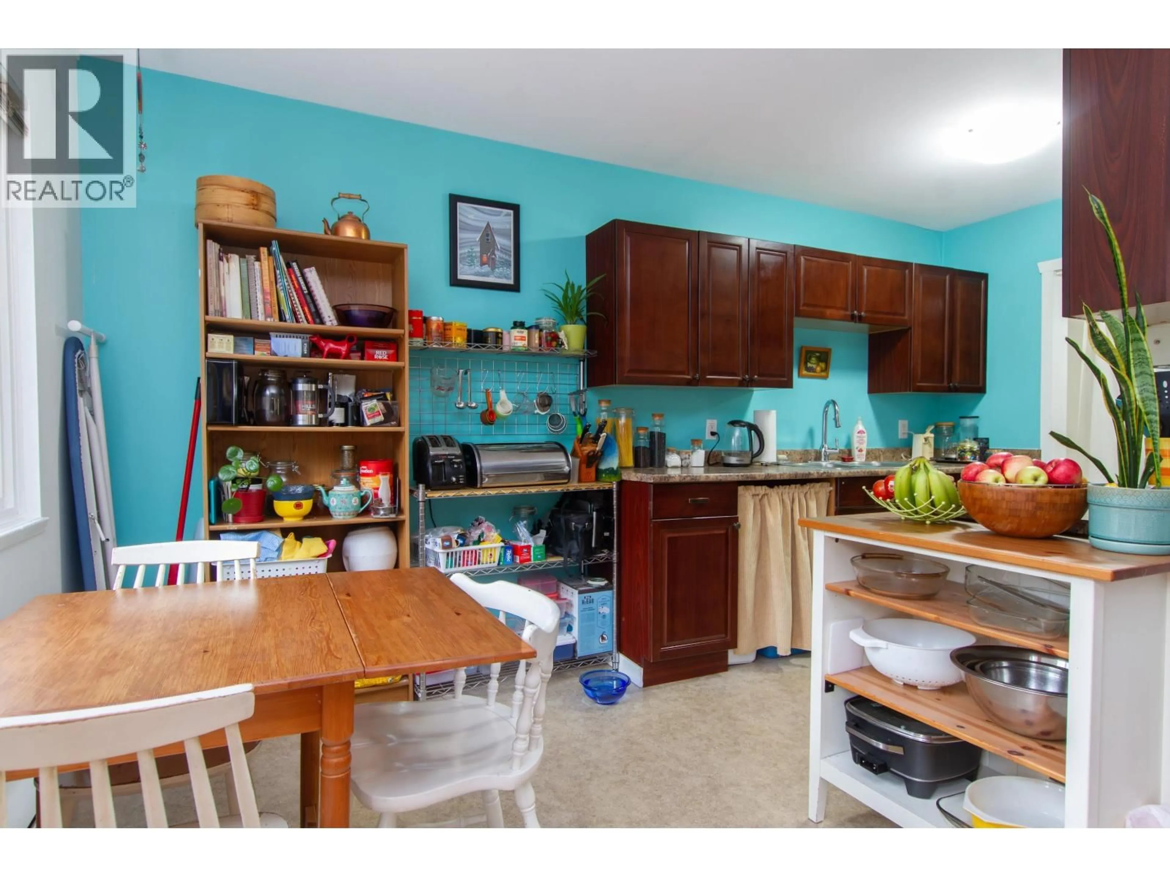 Standard kitchen, unknown for 35 - 38175 WESTWAY AVENUE, Squamish British Columbia V8B0A5