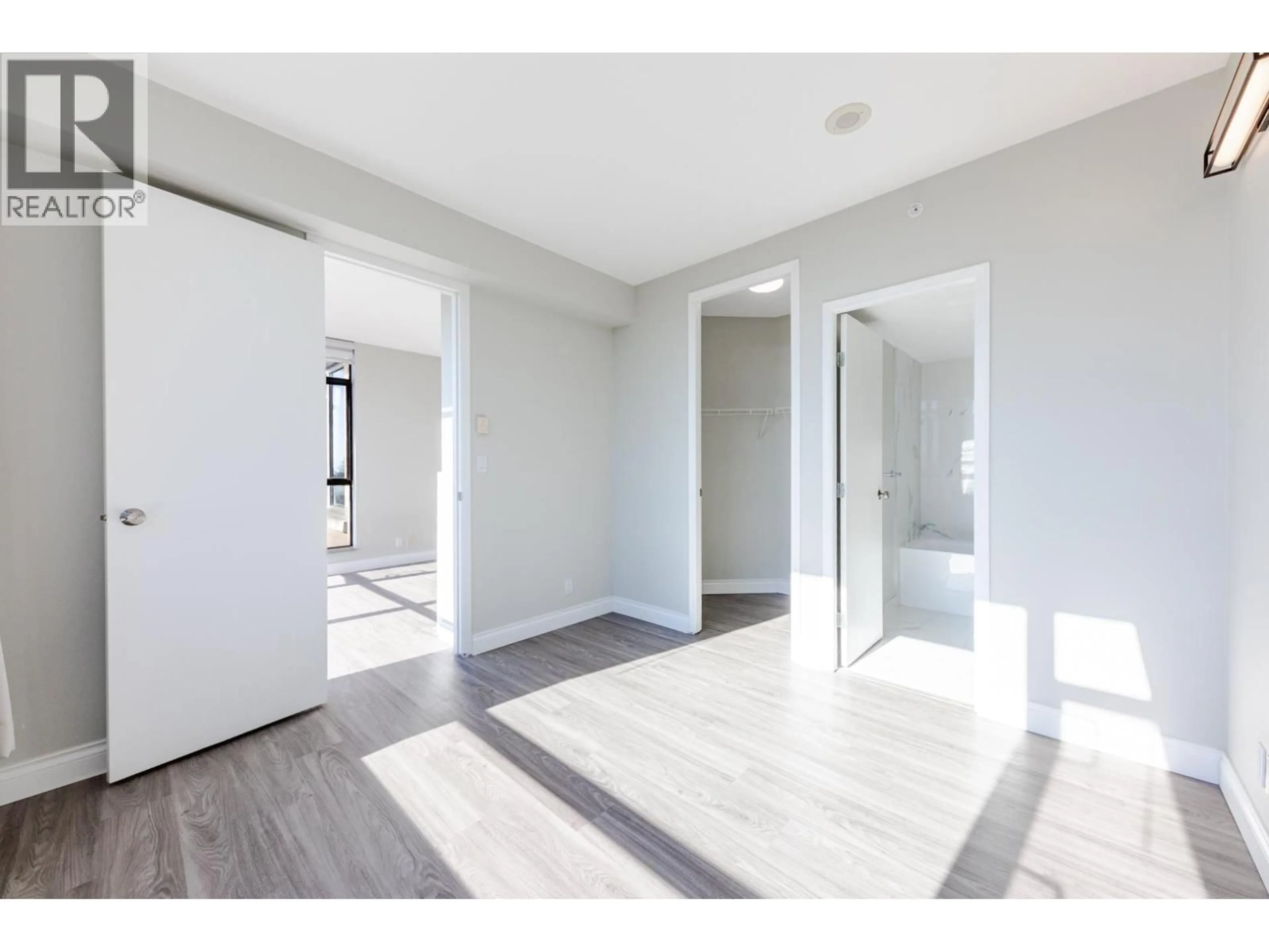 Indoor entryway for 1001 - 7388 SANDBORNE AVENUE, Burnaby British Columbia V5M4A1
