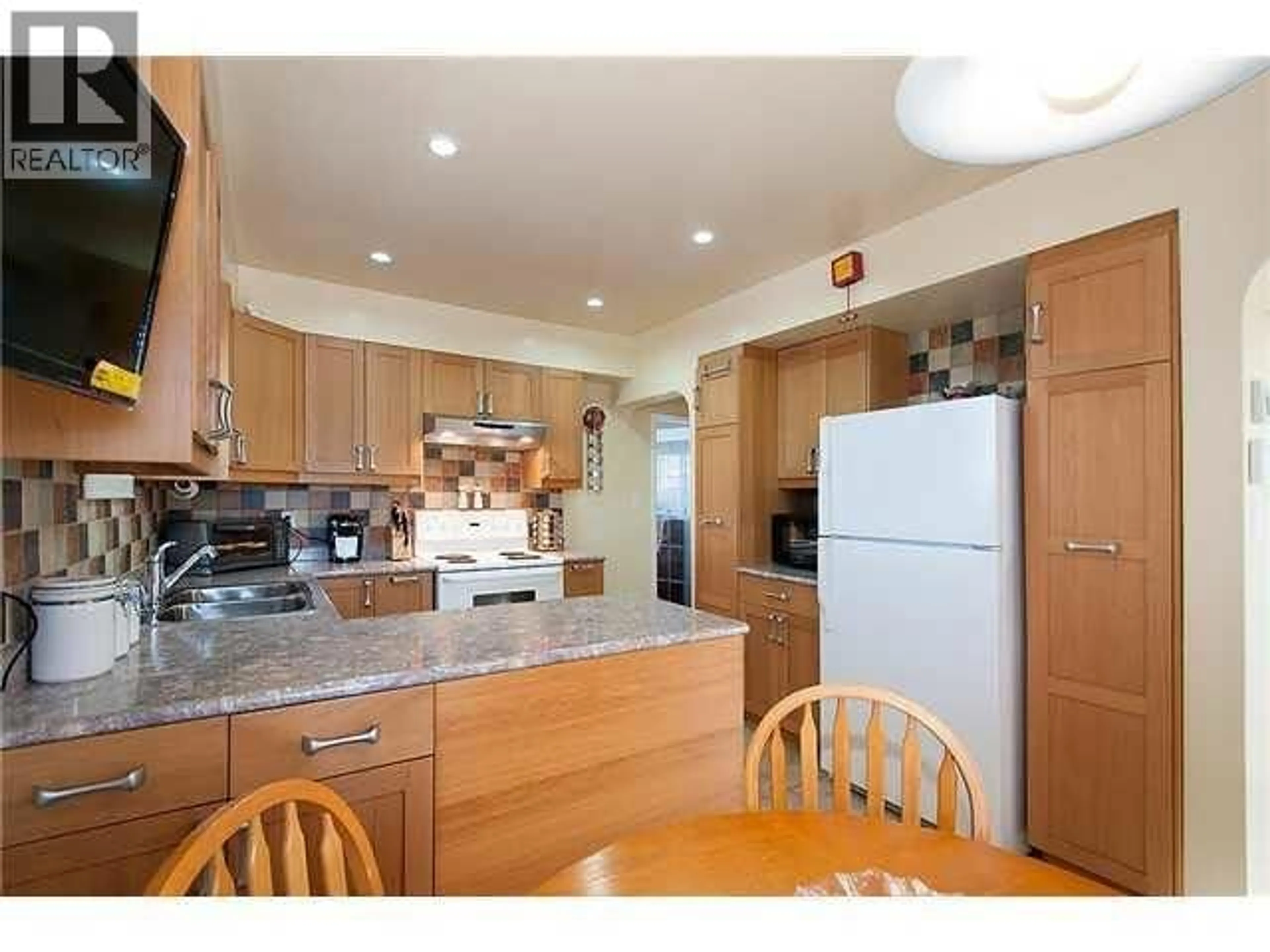 Standard kitchen, wood/laminate floor for 712 57 AVENUE, Vancouver British Columbia V5X1T2