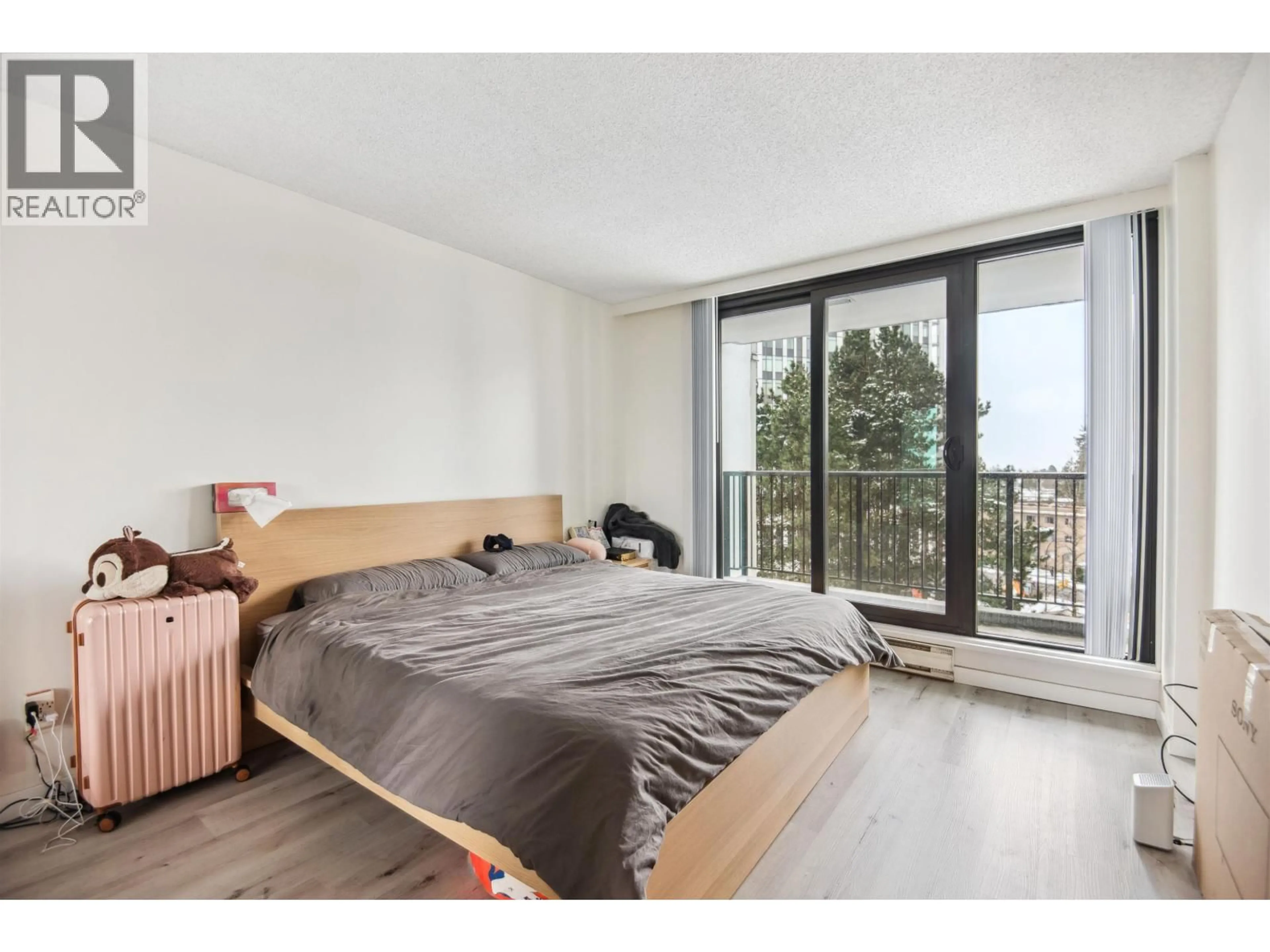 Bedroom with bed, wood/laminate floor for 707 - 6455 WILLINGDON AVENUE, Burnaby British Columbia V5H4E4