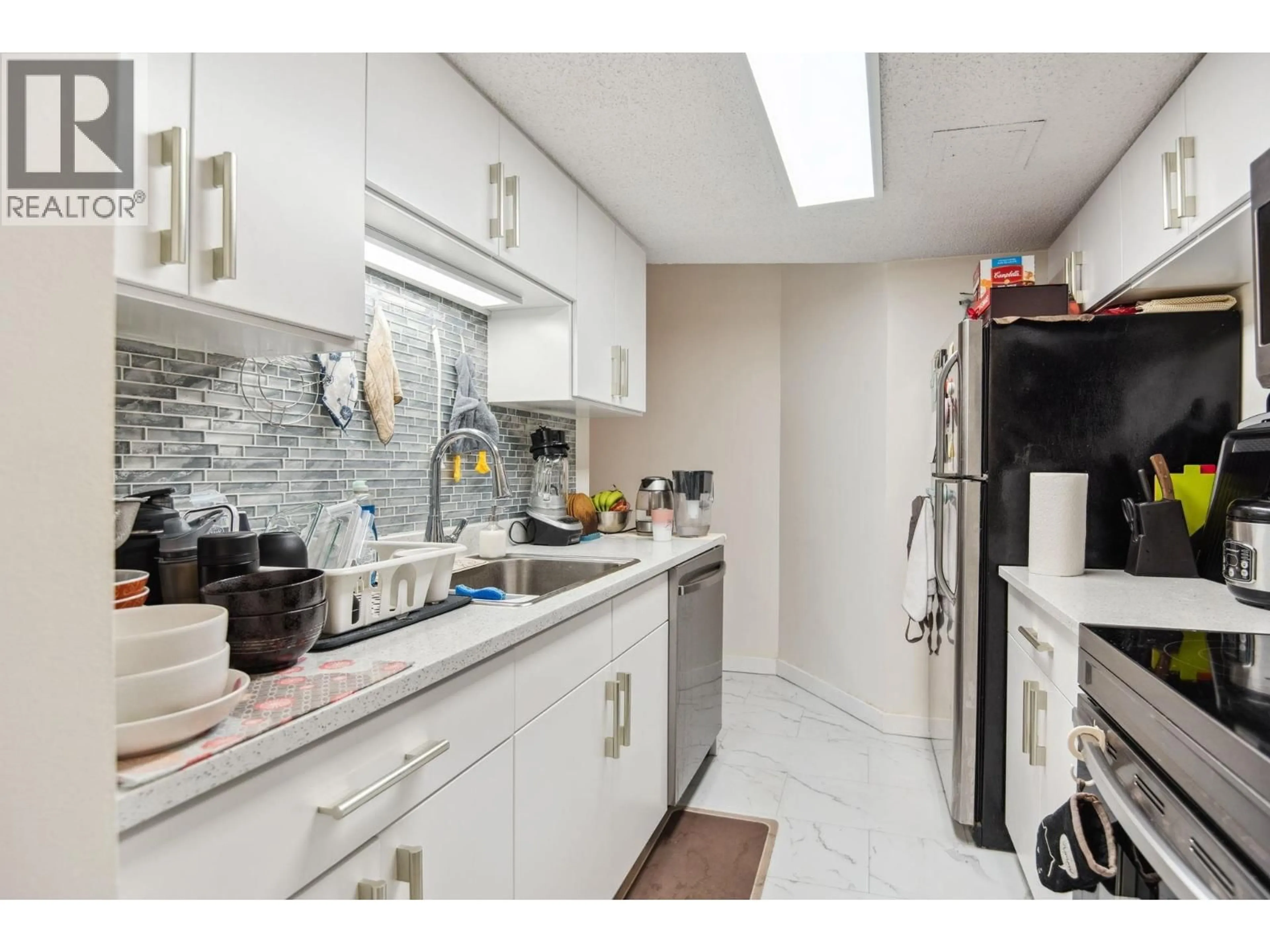 Standard kitchen, ceramic/tile floor for 707 - 6455 WILLINGDON AVENUE, Burnaby British Columbia V5H4E4