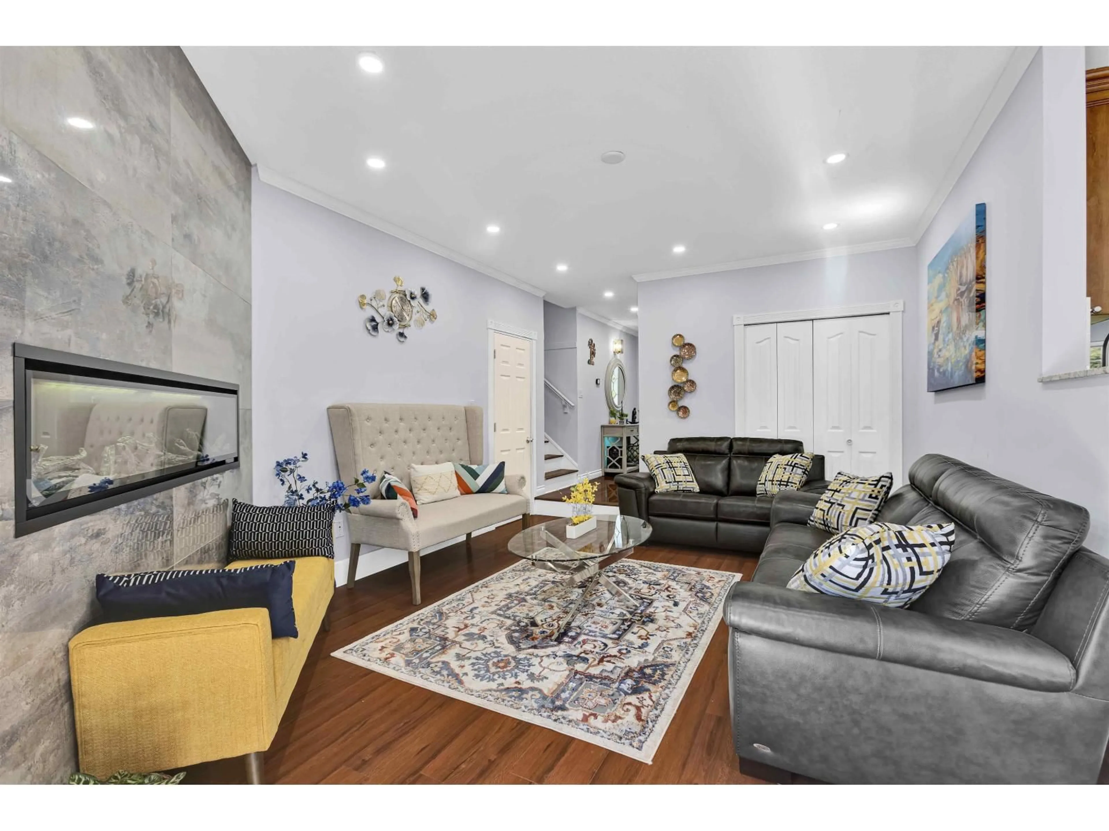 Living room with furniture, unknown for 13840 65, Surrey British Columbia V3W8T9