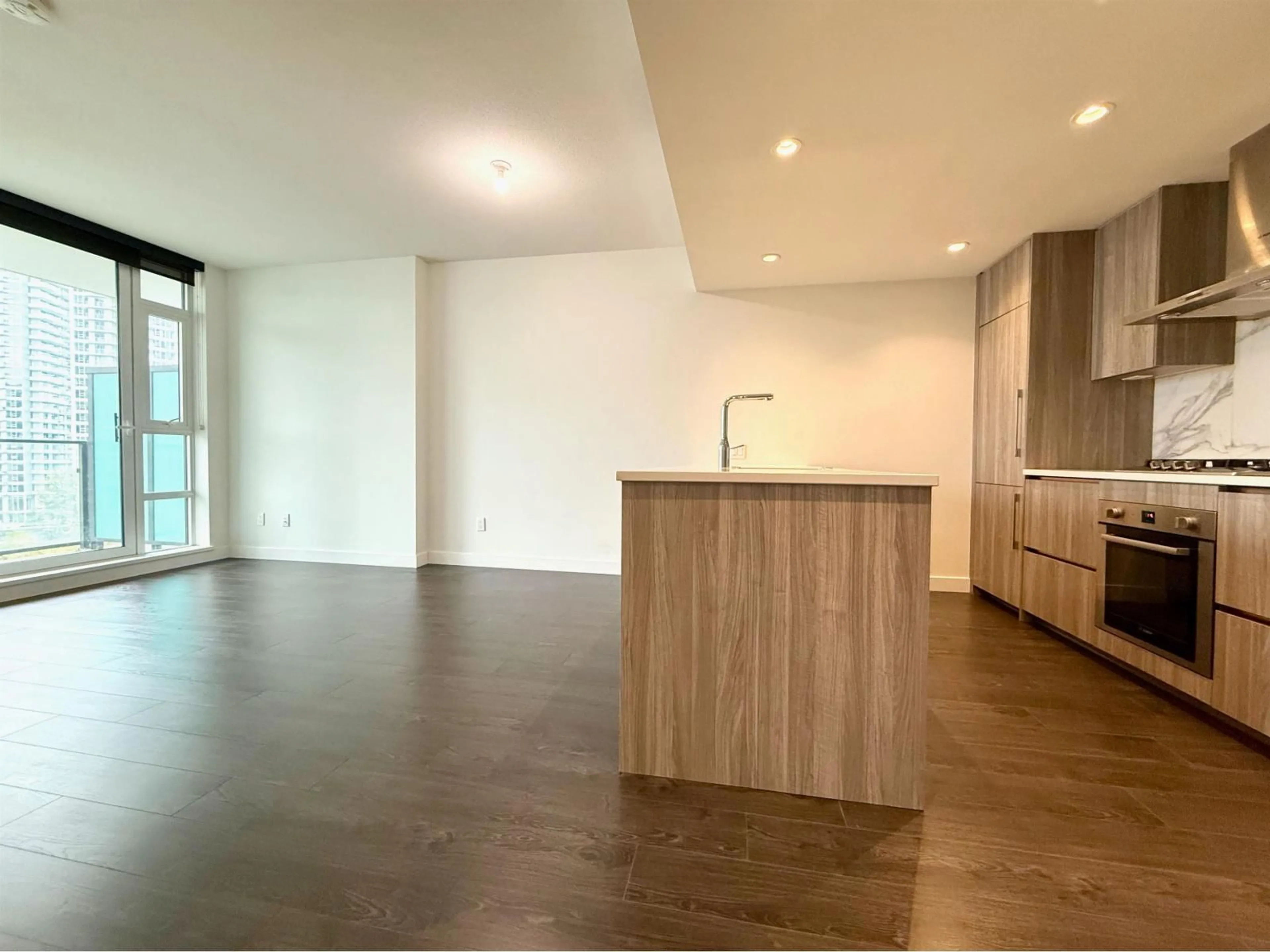 Open concept kitchen, unknown for 805 - 9887 WHALLEY, Surrey British Columbia V3T0P4