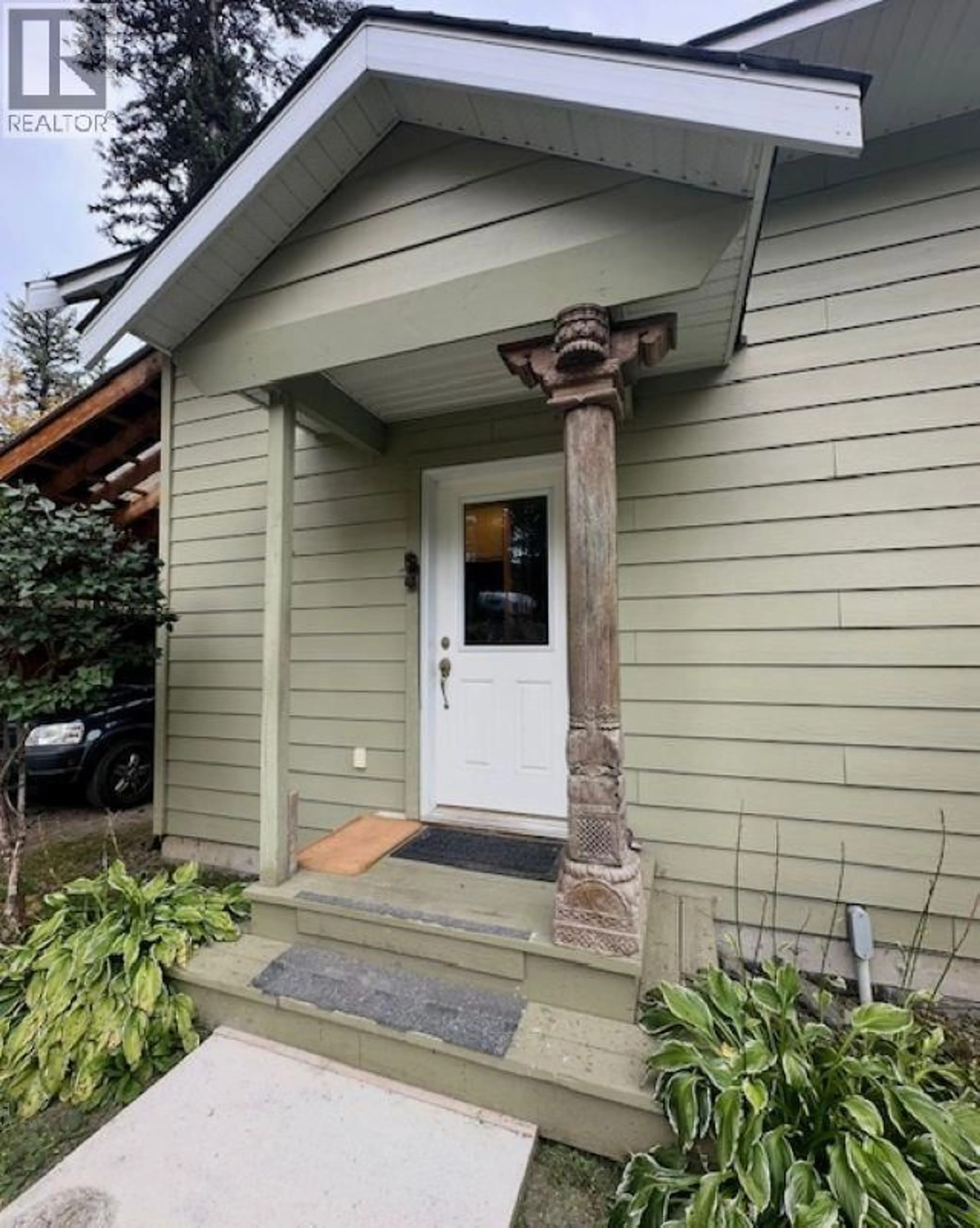 Indoor entryway for 3557 CANDLE DRIVE, Canim Lake British Columbia V0K1L0
