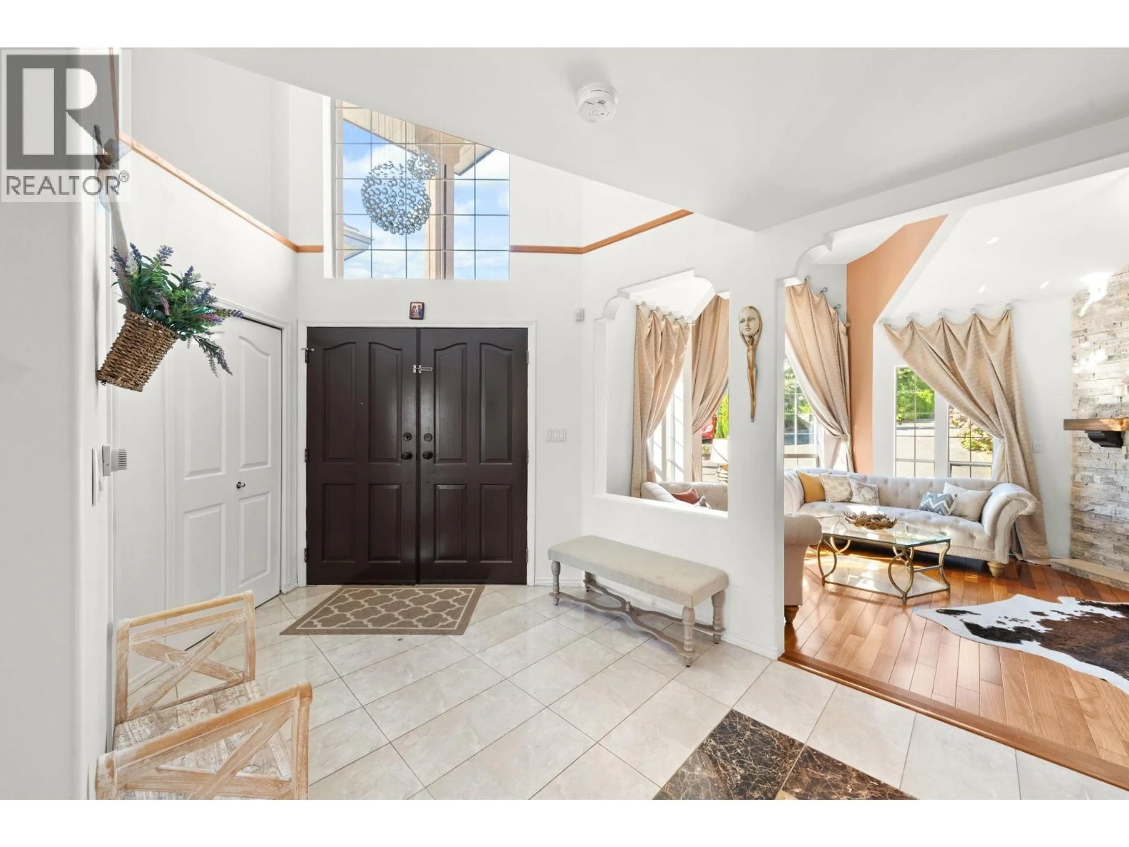 Indoor entryway for 2258 SORRENTO DRIVE, Coquitlam British Columbia V3K6P4