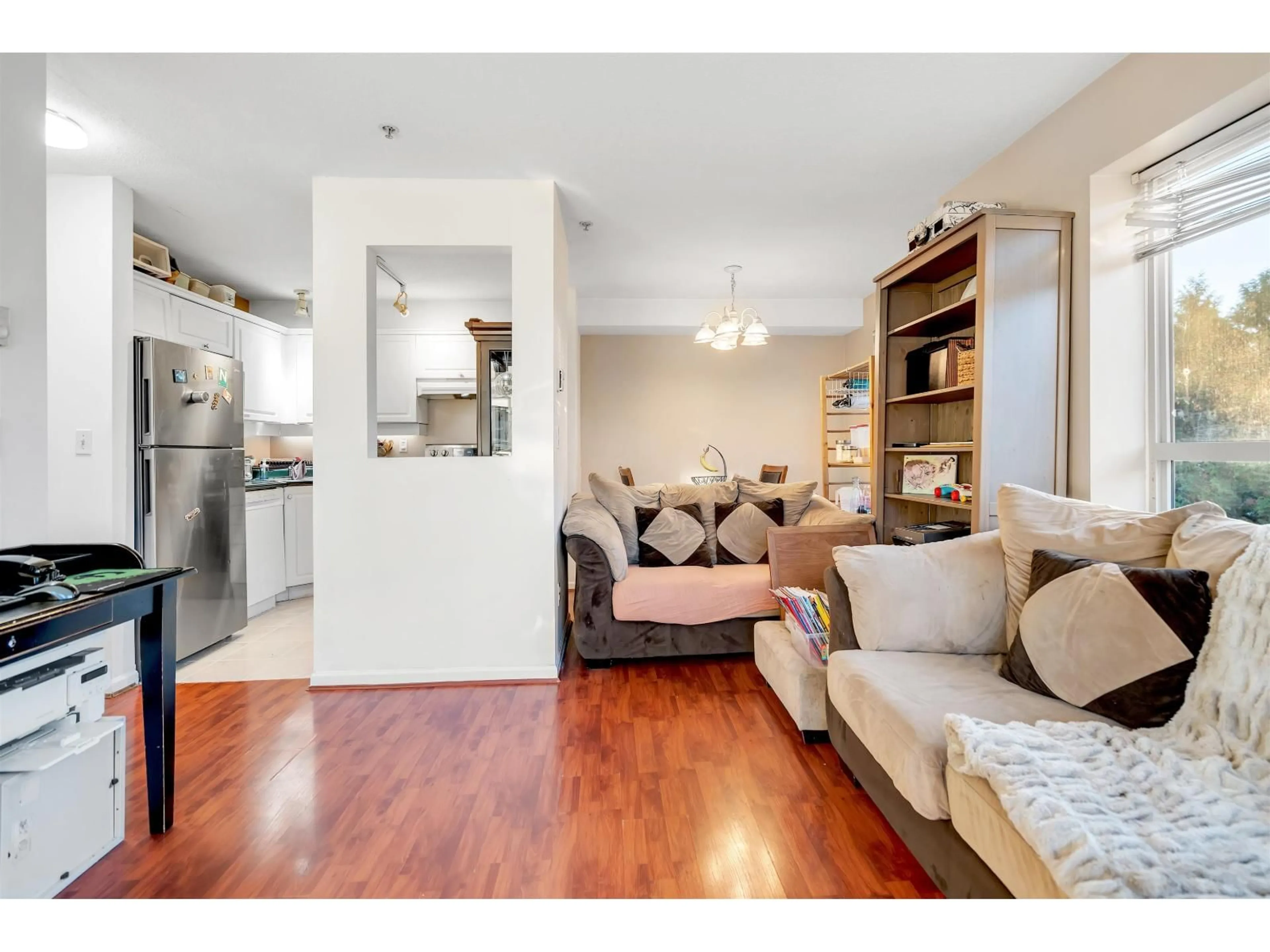 Living room with furniture, wood/laminate floor for 313 - 13780 76, Surrey British Columbia V3W1E5