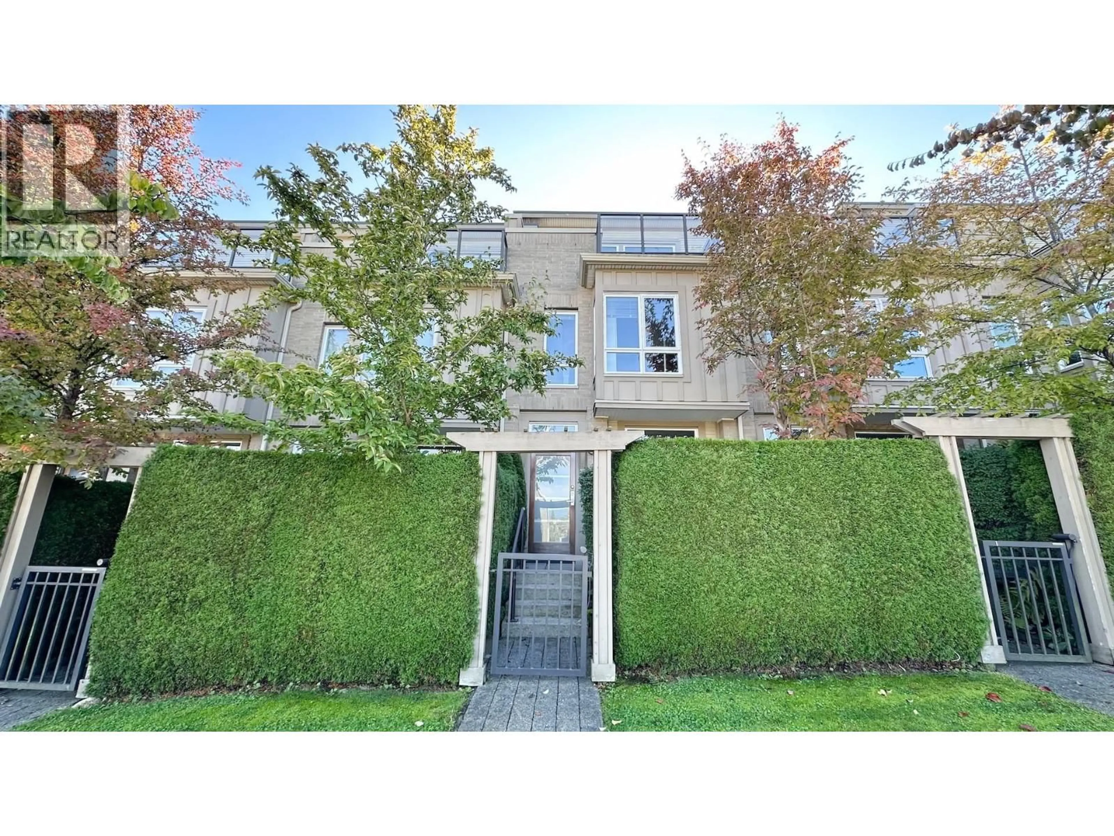 A pic from outside/outdoor area/front of a property/back of a property/a pic from drone, street for 22 - 3788 LAUREL STREET, Burnaby British Columbia V5G1M7