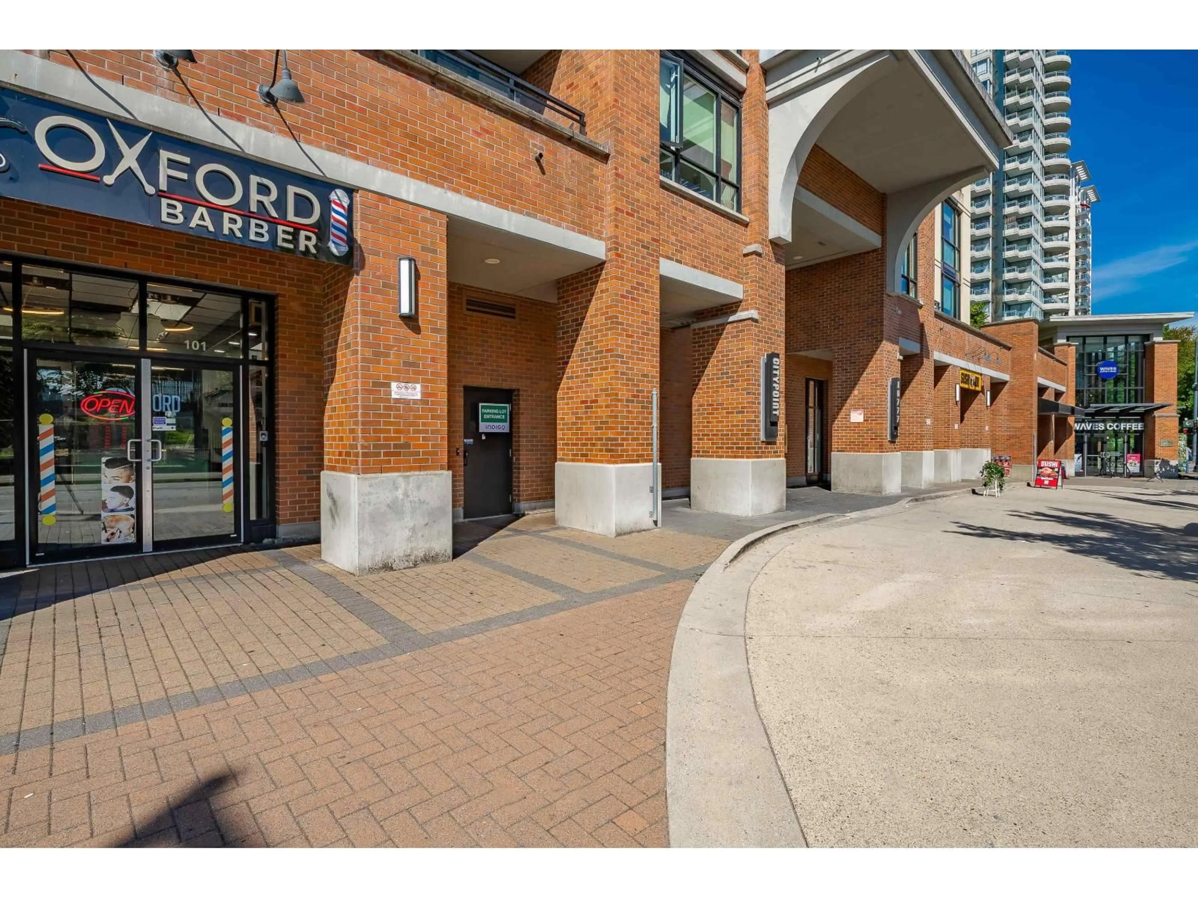 Indoor foyer for 1705 - 10777 UNIVERSITY, Surrey British Columbia V3T0E6