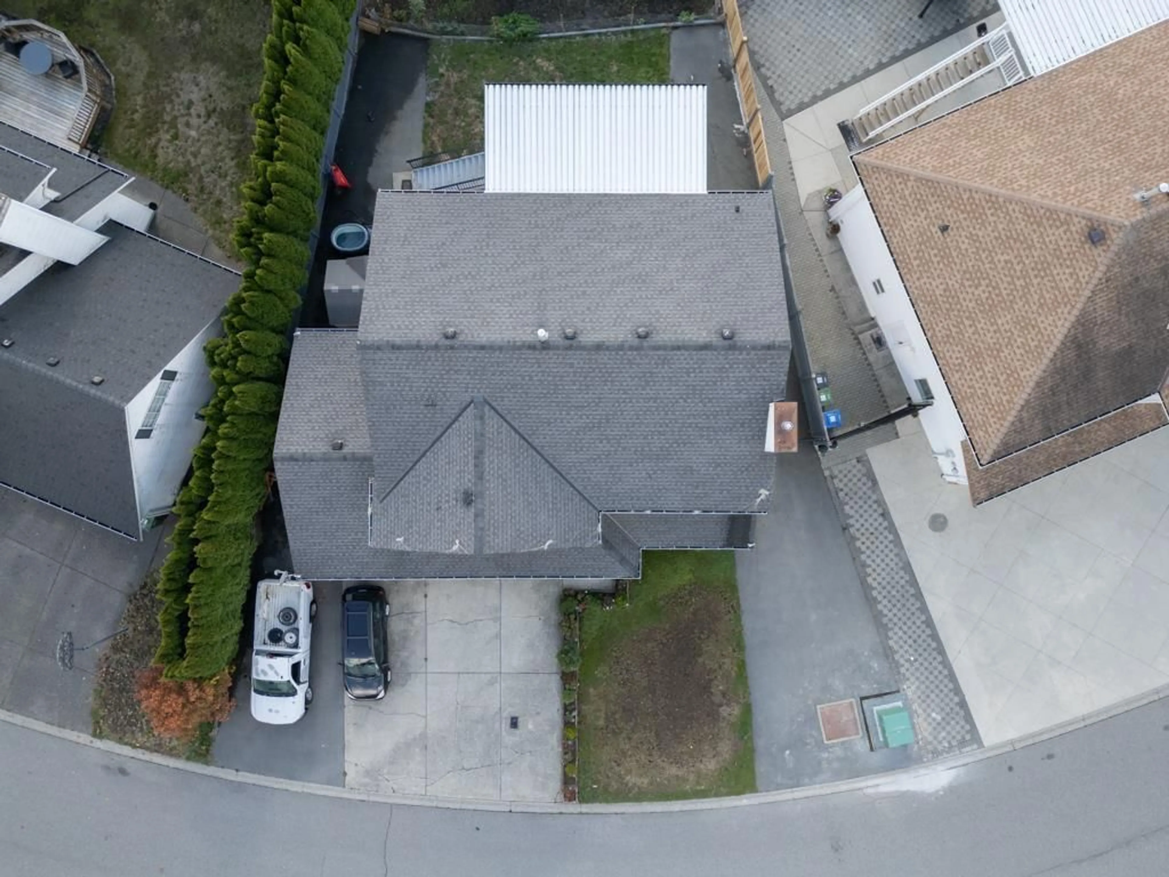 A pic from outside/outdoor area/front of a property/back of a property/a pic from drone, street for 3327 WAGNER, Abbotsford British Columbia V2T5G1