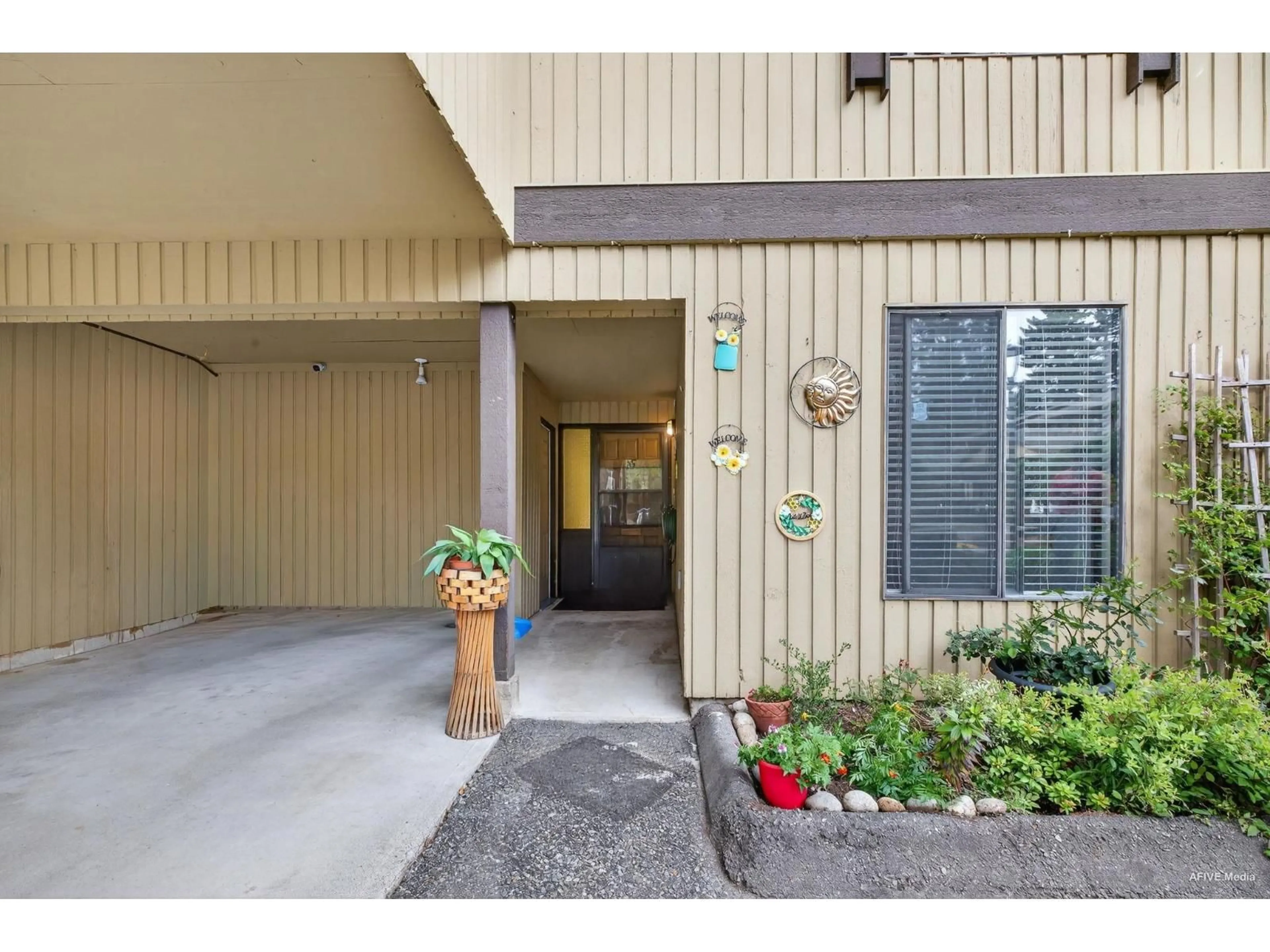 Indoor foyer for 15 - 2998 MOUAT, Abbotsford British Columbia V2T4E6