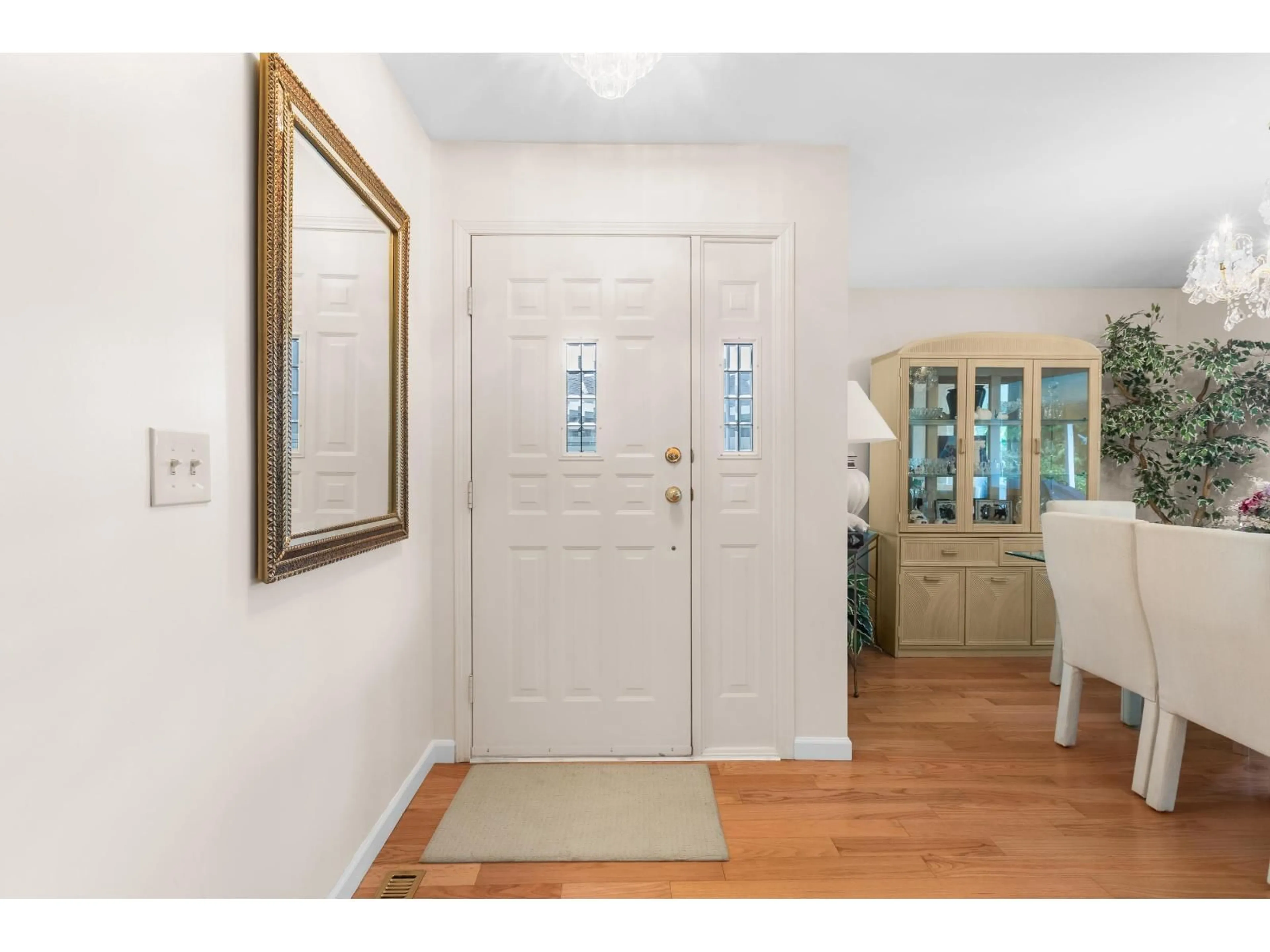 Indoor entryway for 38 - 5550 LANGLEY BYPASS, Langley British Columbia V3A7Z3