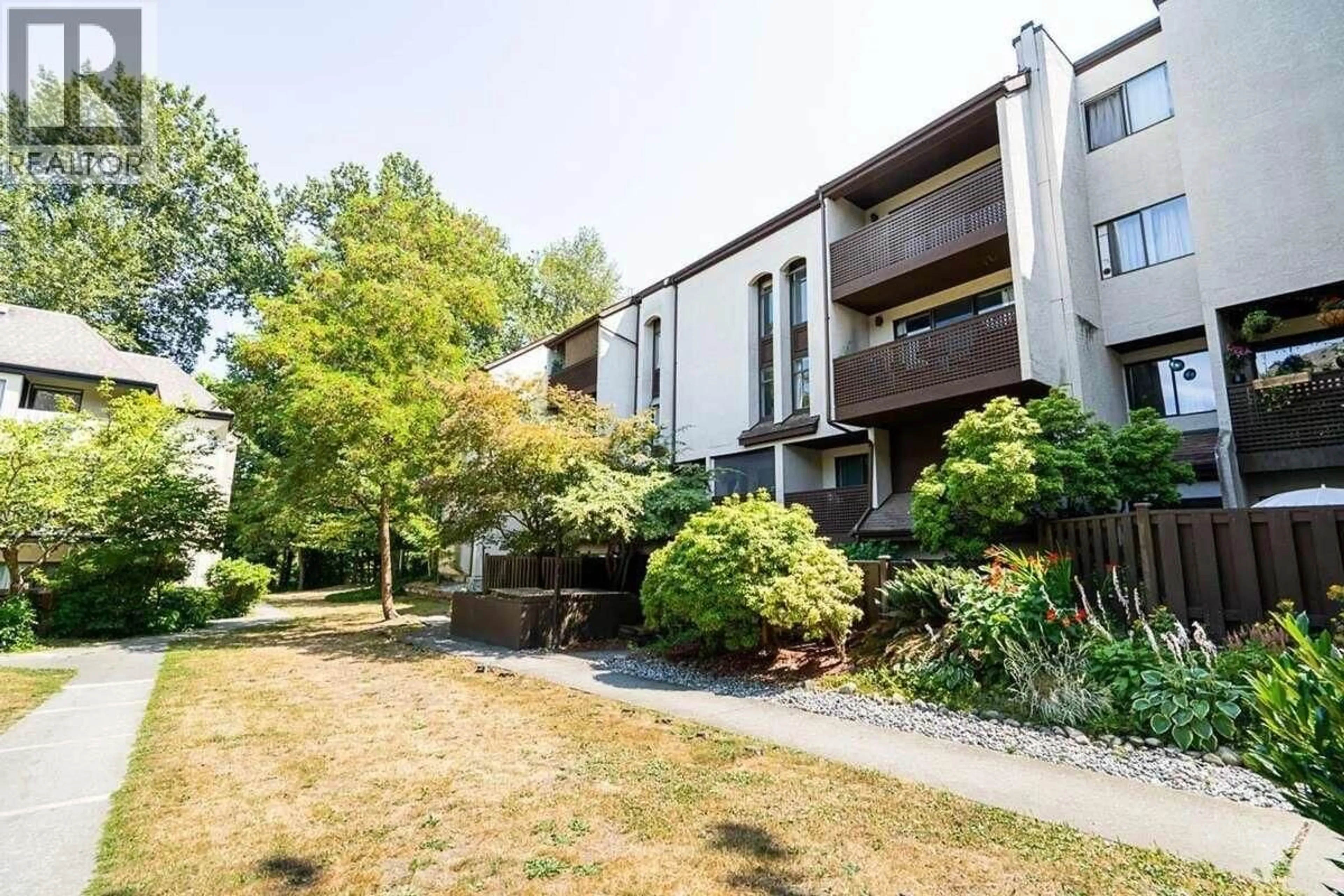 A pic from outside/outdoor area/front of a property/back of a property/a pic from drone, unknown for 21 - 385 GINGER DRIVE, New Westminster British Columbia V3L5L6