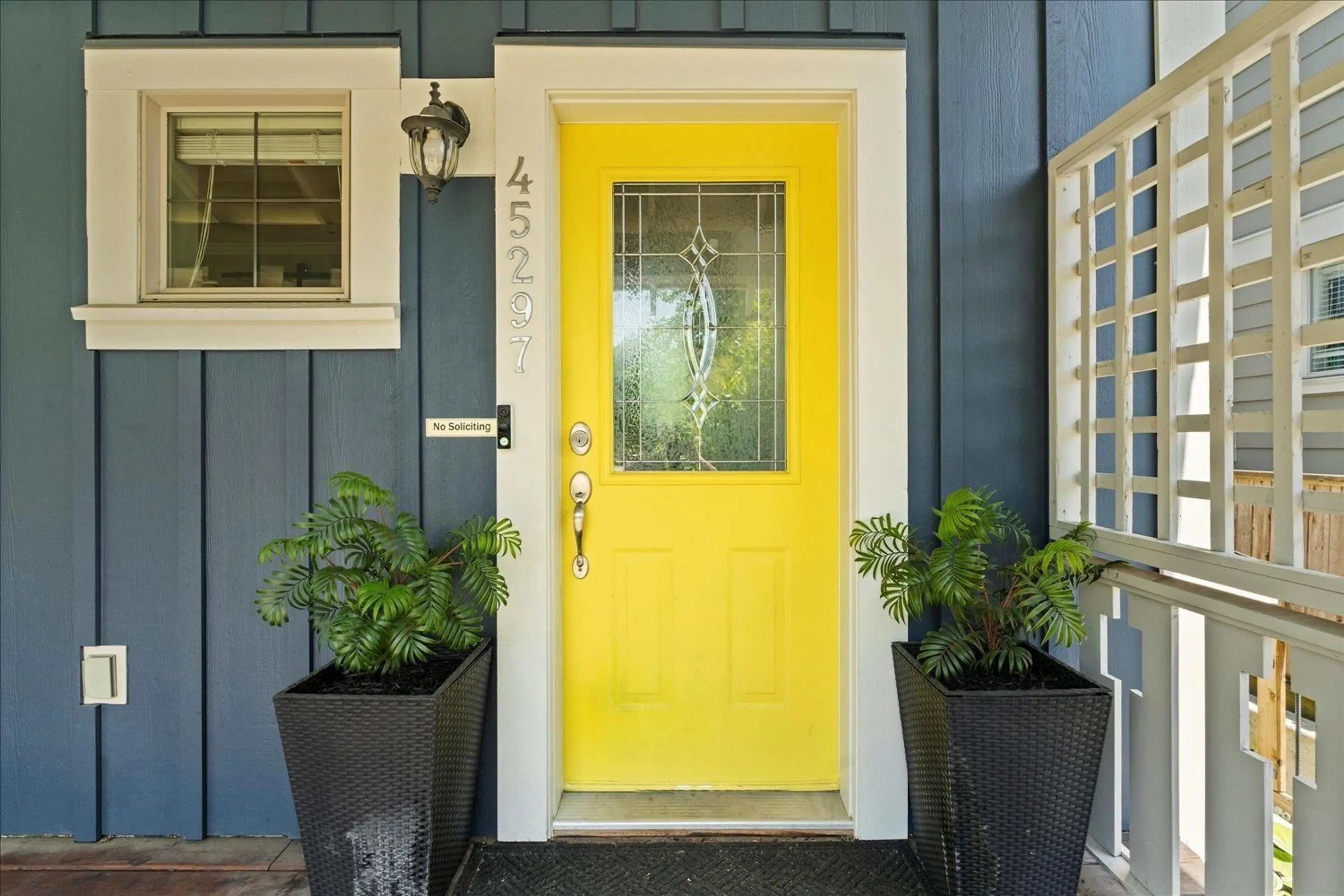 Indoor entryway for 45297 SOOWAHLIE CRESCENT, Chilliwack British Columbia V2R0S2