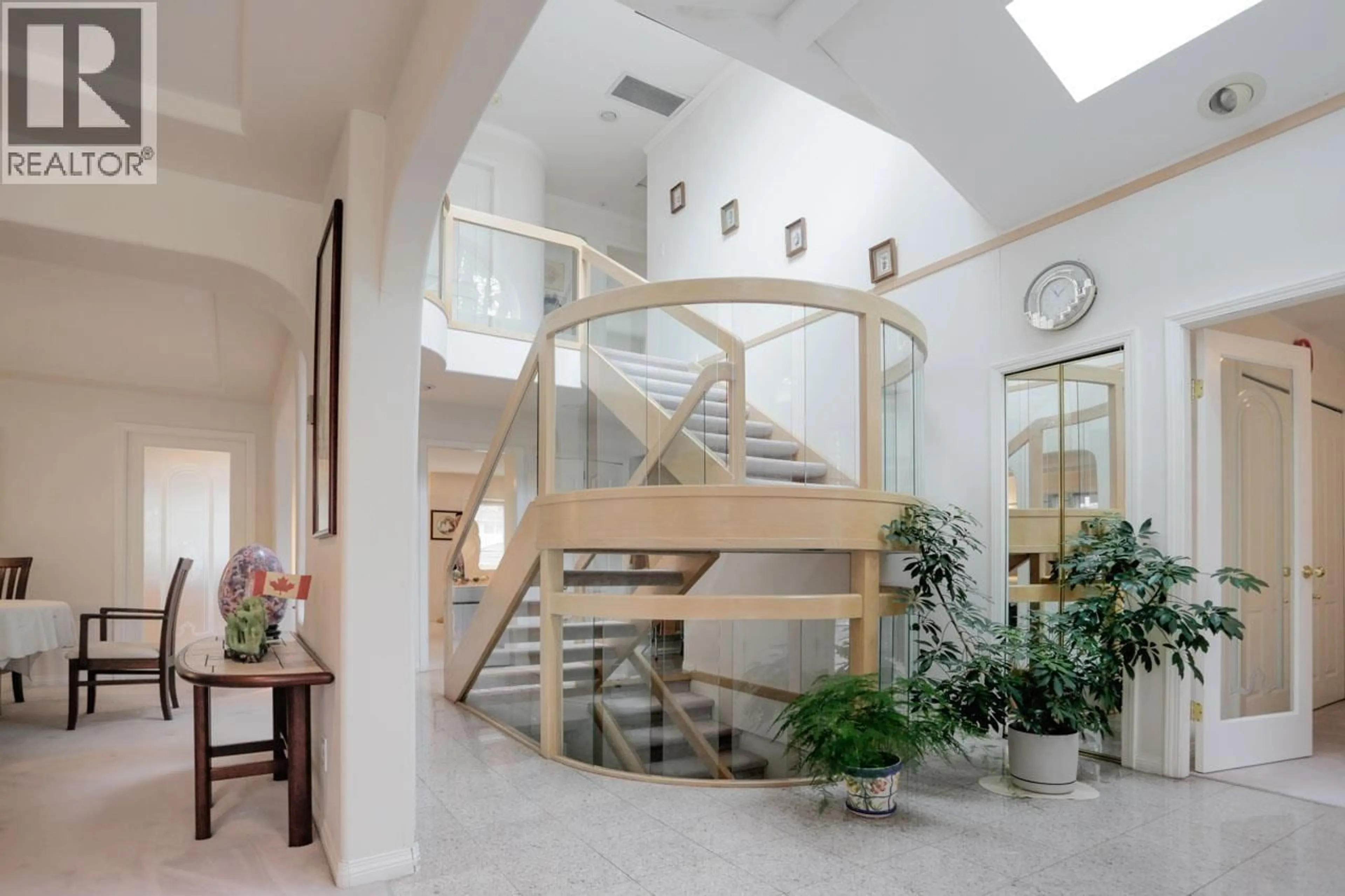 Indoor foyer for 6333 BUTLER STREET, Vancouver British Columbia V5S3K6