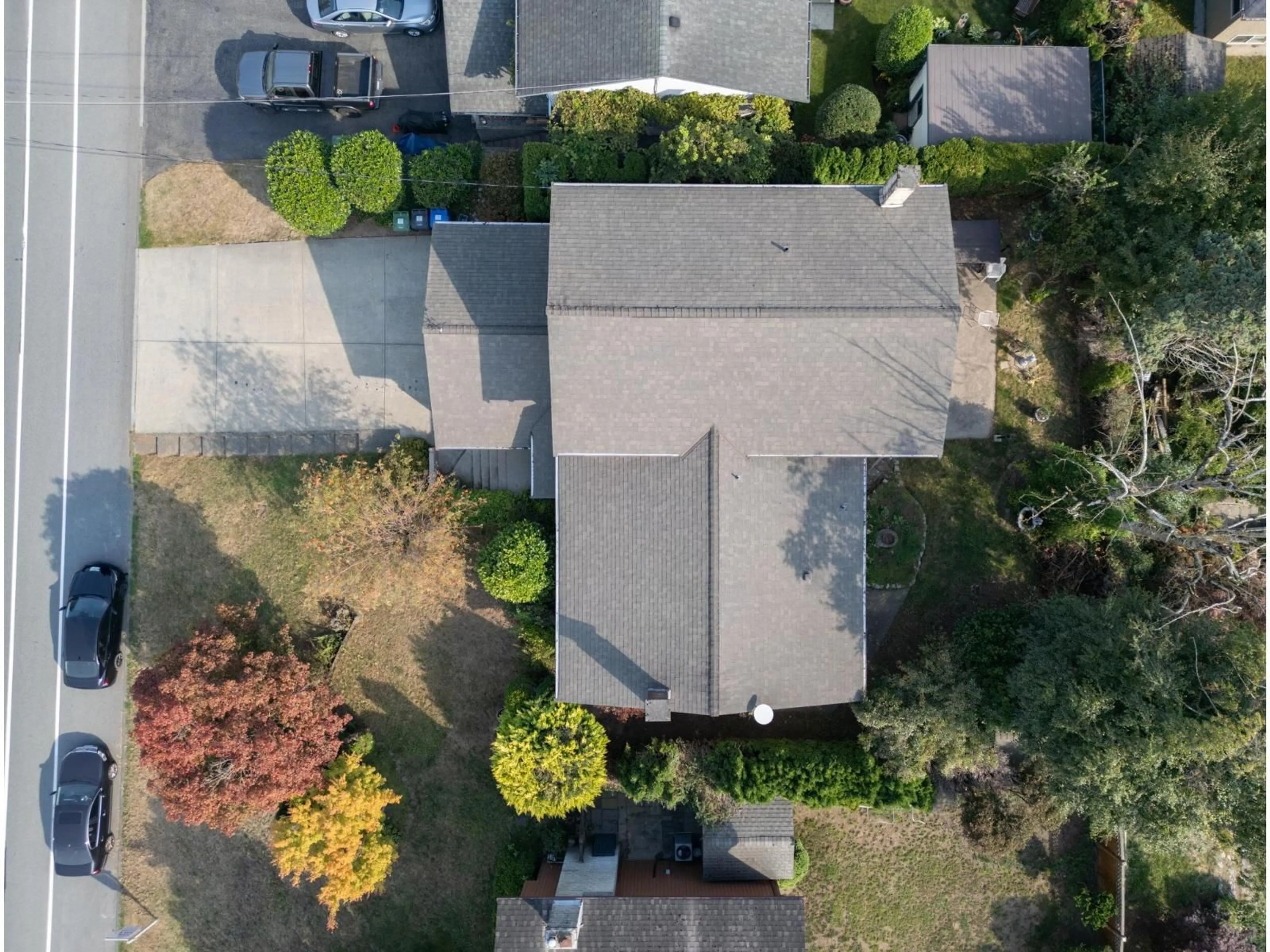 A pic from outside/outdoor area/front of a property/back of a property/a pic from drone, street for 2272 BEVAN, Abbotsford British Columbia V2T3Z5
