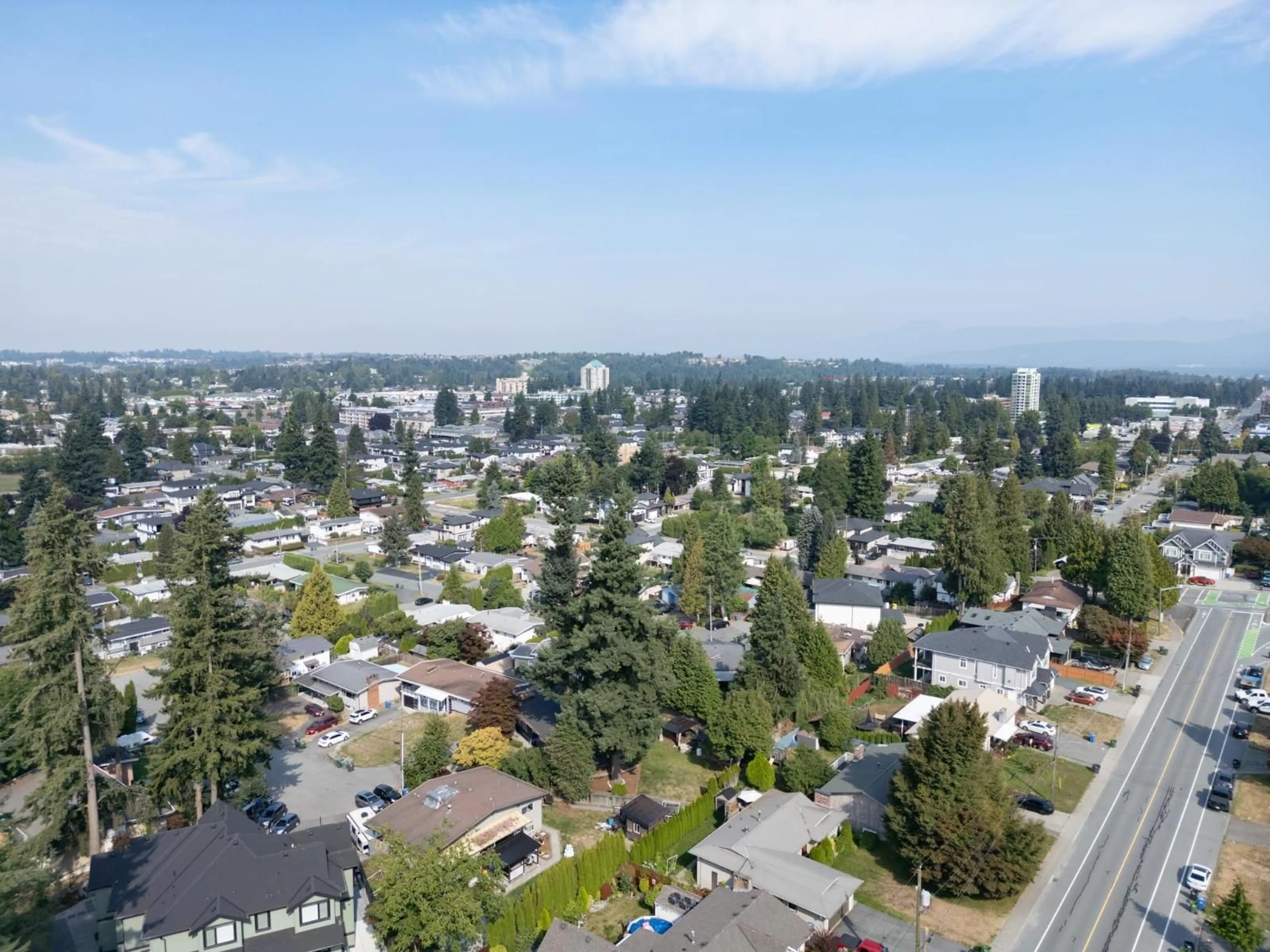 A pic from outside/outdoor area/front of a property/back of a property/a pic from drone, mountain view for 2272 BEVAN, Abbotsford British Columbia V2T3Z5
