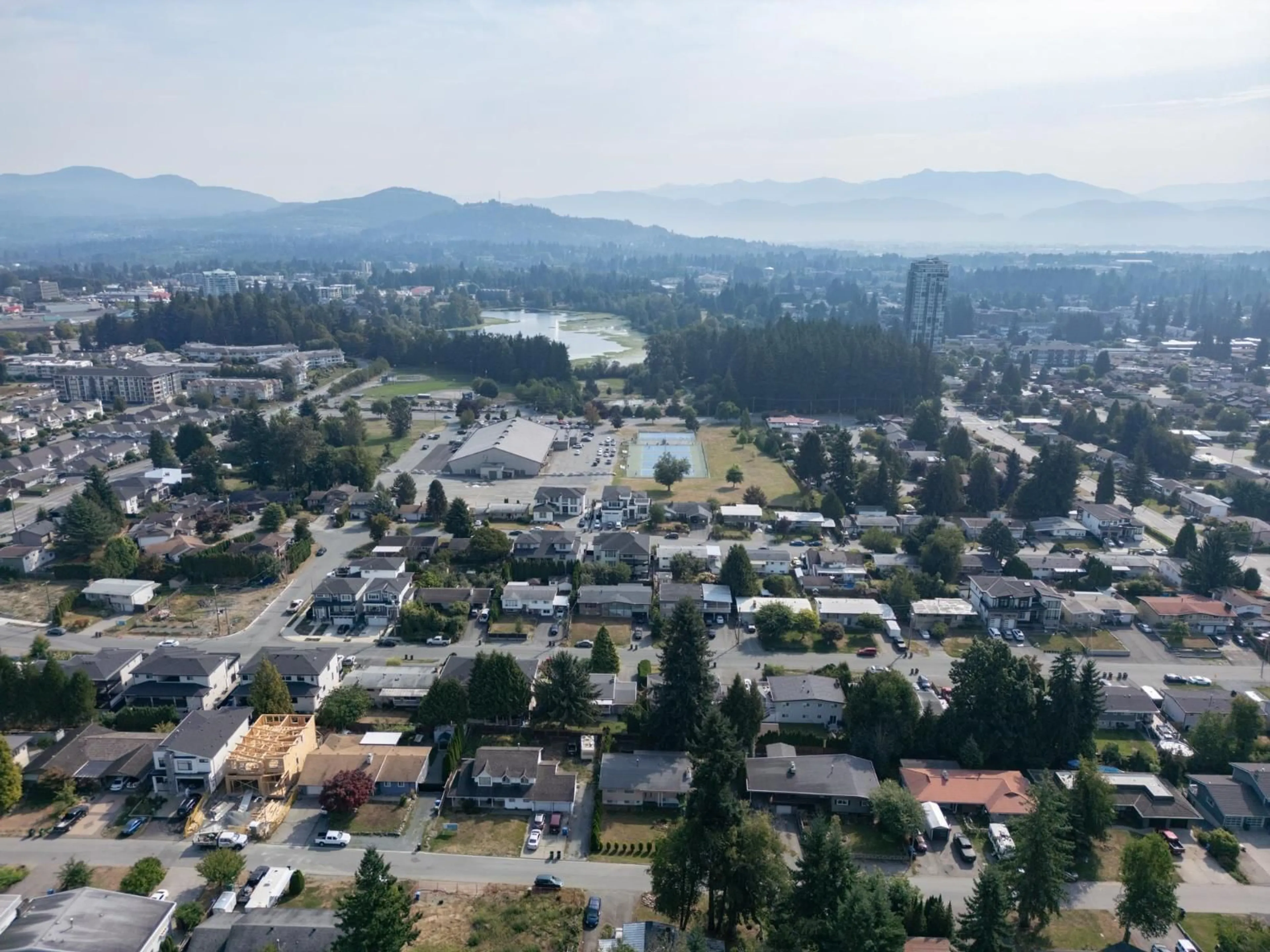 A pic from outside/outdoor area/front of a property/back of a property/a pic from drone, mountain view for 2272 BEVAN, Abbotsford British Columbia V2T3Z5
