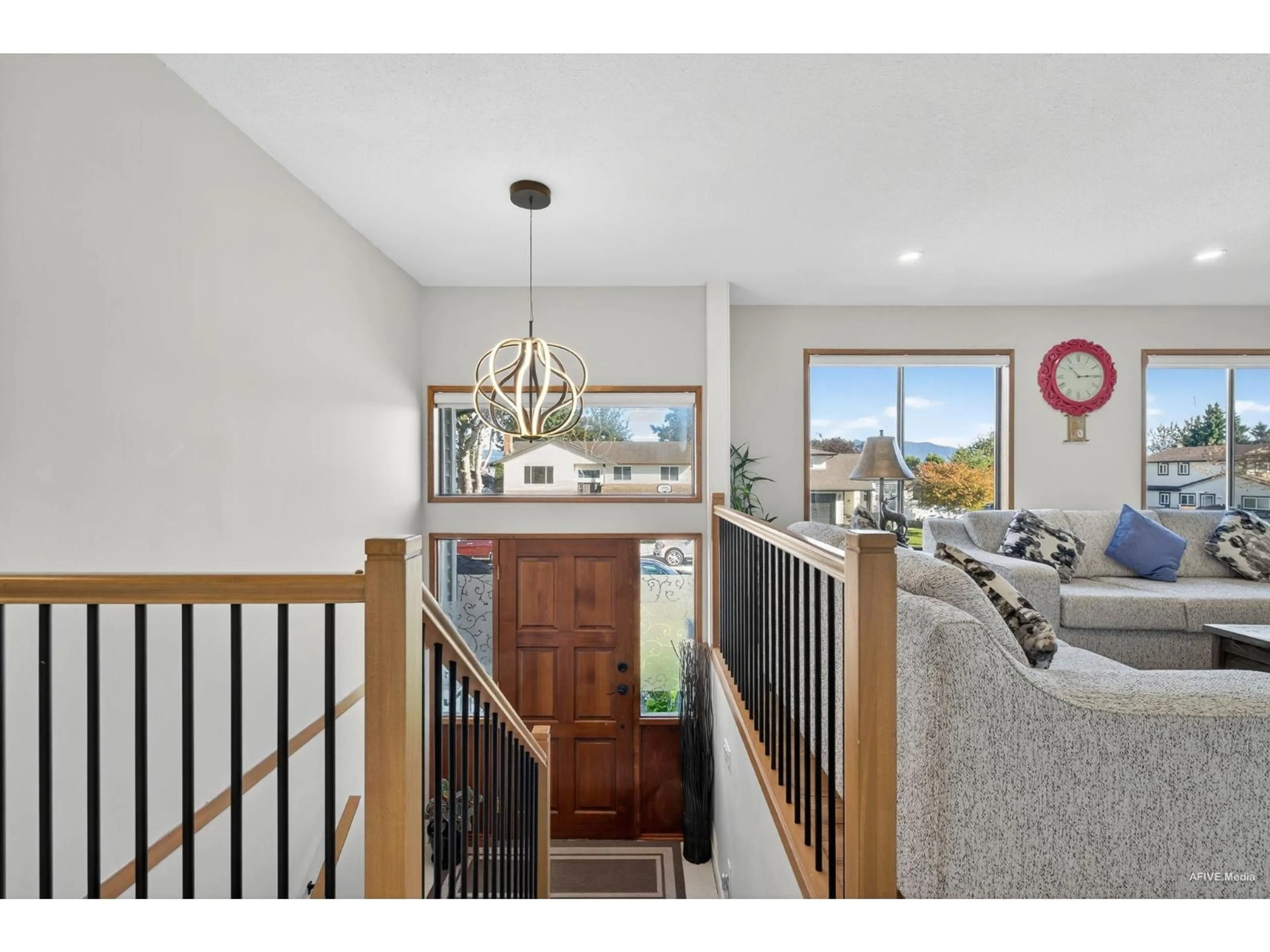 Indoor entryway for 3443 SHUSWAP, Abbotsford British Columbia V2T4Z4