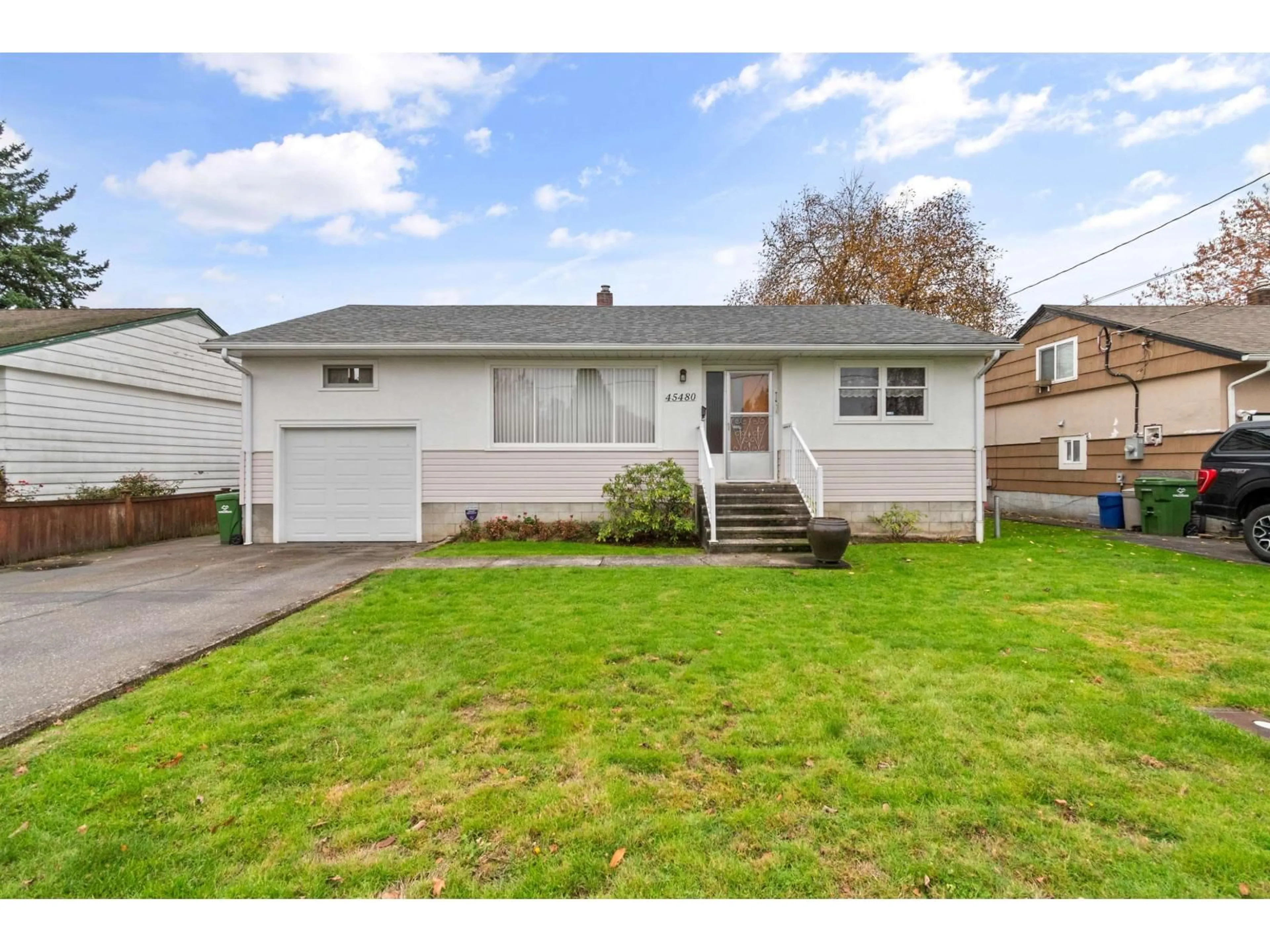 Home with vinyl exterior material, street for 45480 KIPP AVENUE, Chilliwack British Columbia V2P1Z4