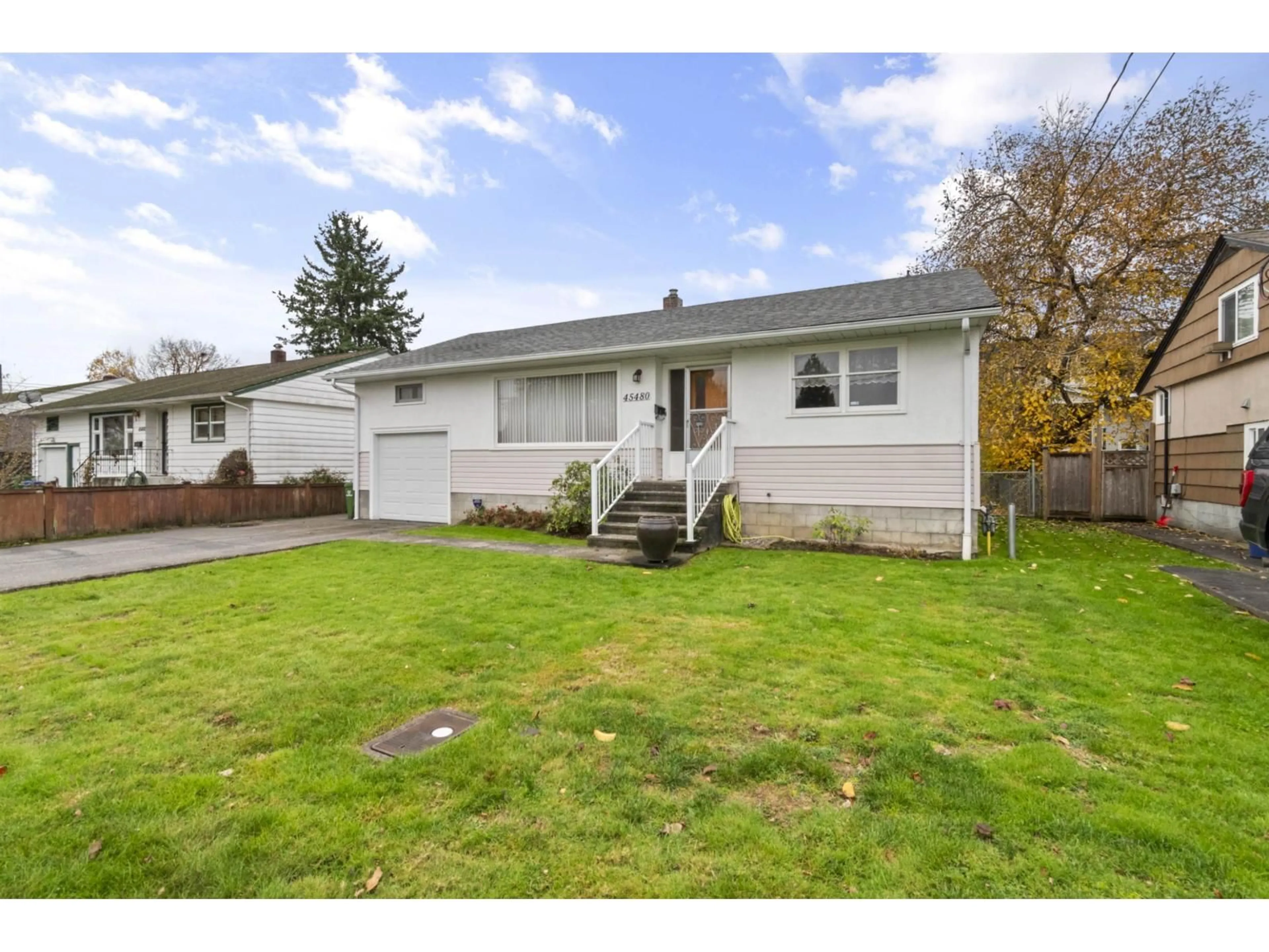 Home with vinyl exterior material, street for 45480 KIPP AVENUE, Chilliwack British Columbia V2P1Z4