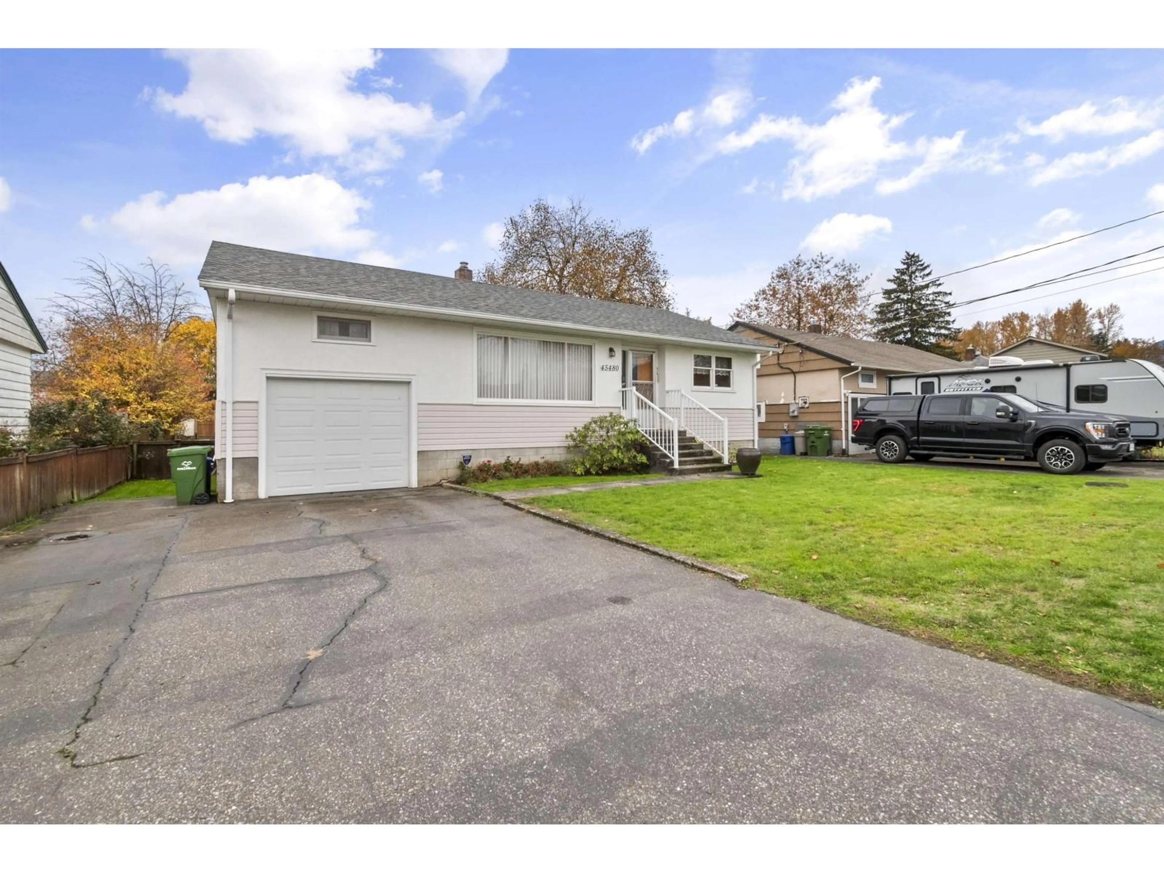 Home with vinyl exterior material, street for 45480 KIPP AVENUE, Chilliwack British Columbia V2P1Z4